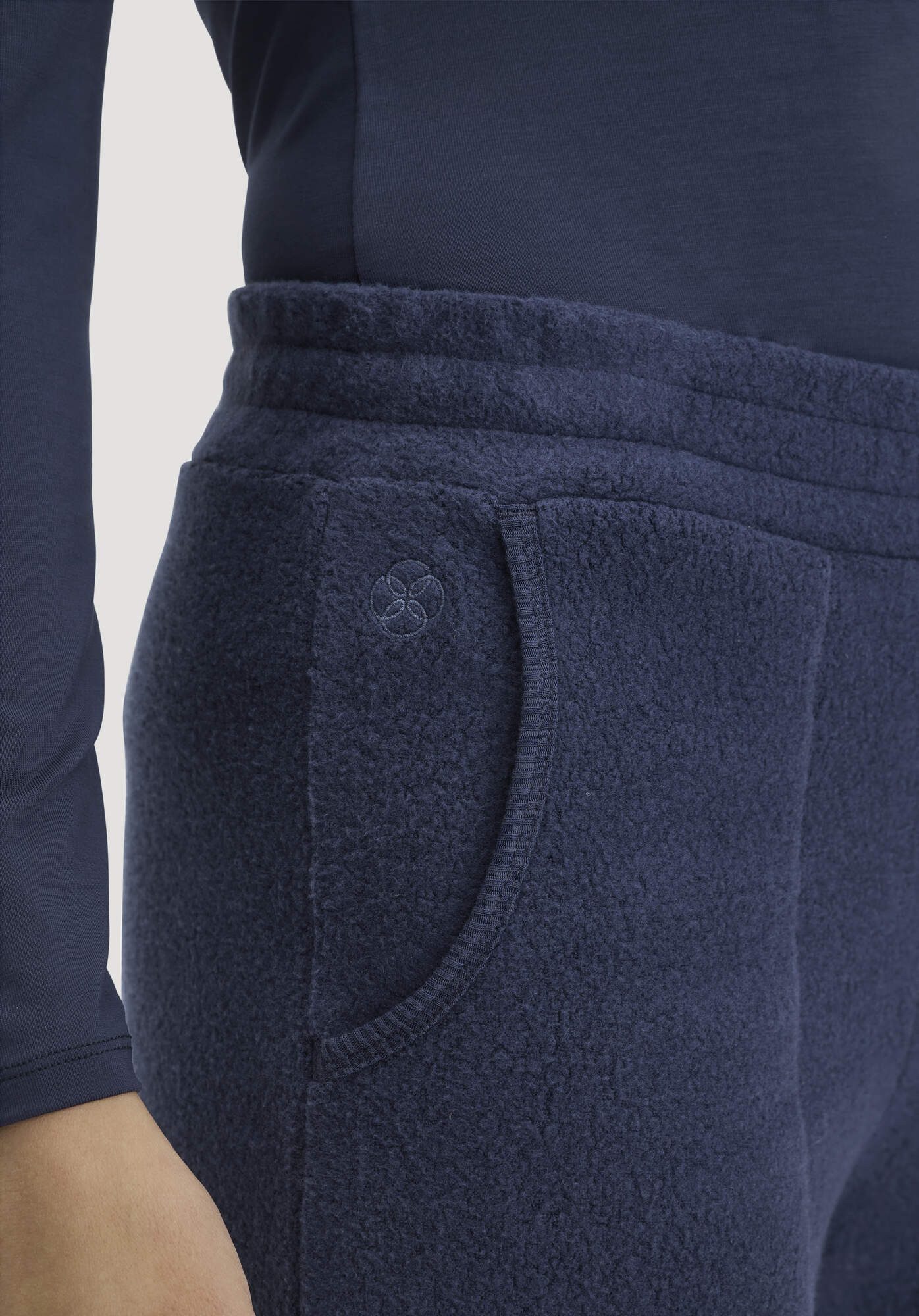 Hessnatur Fleecehose Relaxed ACTIVE LIGHT aus reiner Bio-Baumwolle (1-tlg) – Bild 5 von 5