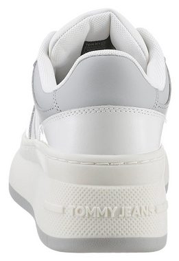 Tommy Jeans TJW RETRO BASKET FLATFORM PATENT Keilsneaker mit trendiger Plateausohle, Freizeitschuh, Halbschuh, Schnürschuh
