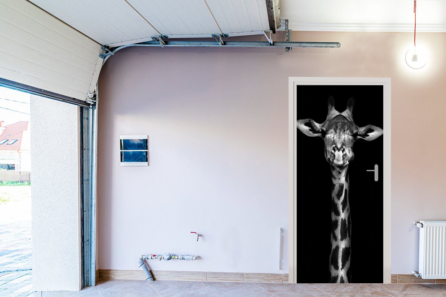bedruckt, - Weiß, Schwarz Tür, - Giraffe - Matt, 75x205 Türaufkleber, St), (1 Porträt cm MuchoWow - Tiere Fototapete Türtapete für