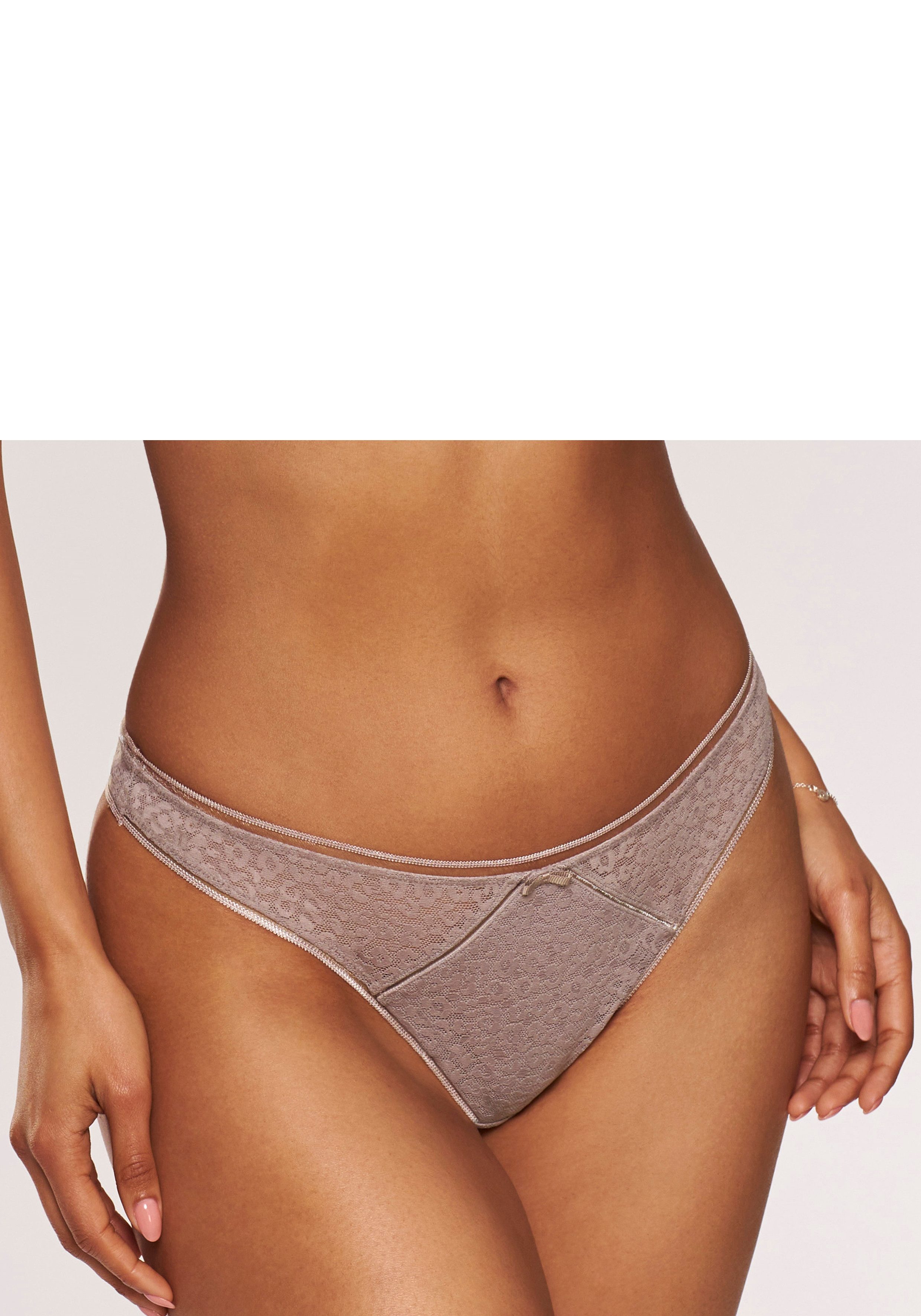 Nuance String aus Allover-Jacquardspitze im angesagten Leo-Look
