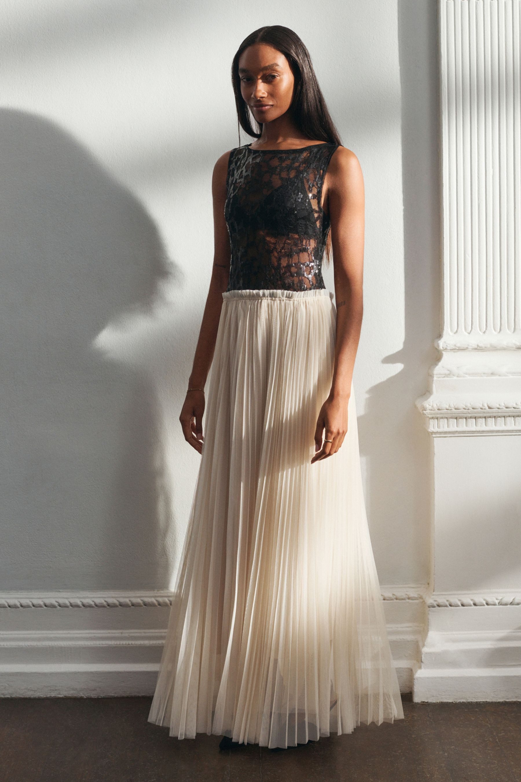 Next Maxikleid Festliches 2-in-1-Maxikleid, Faltenrock und Spitze (1-tlg)