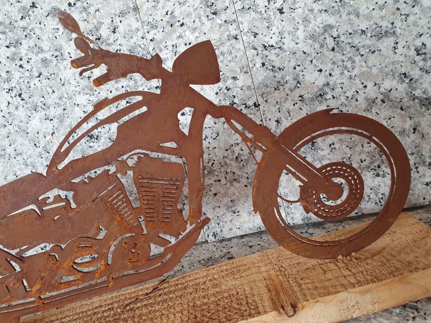 Motorrad Dekofigur BADEKO auf Holzfuß