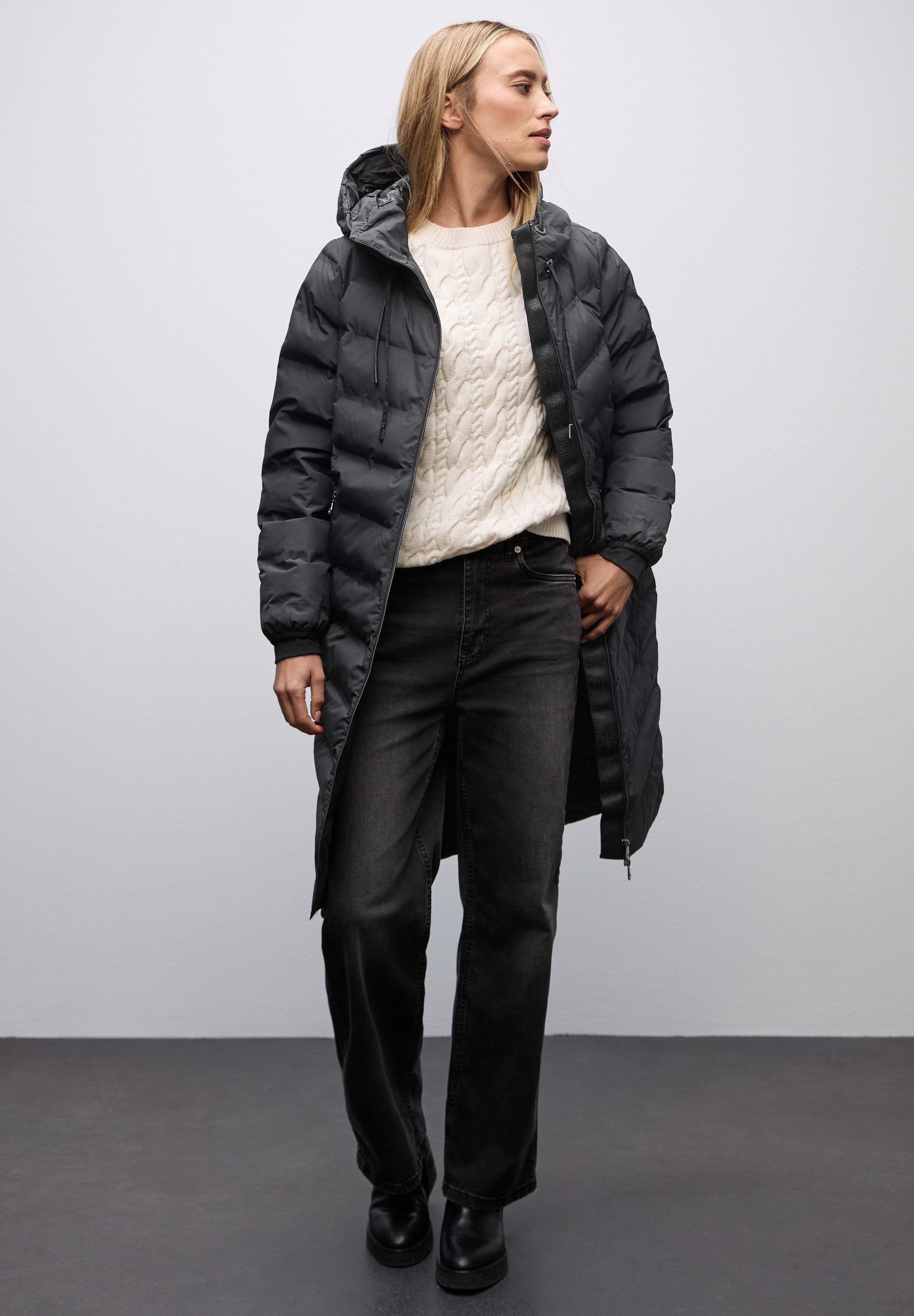 STREET ONE Steppjacke Damenmantel mit Kapuze und geklebten Nähten