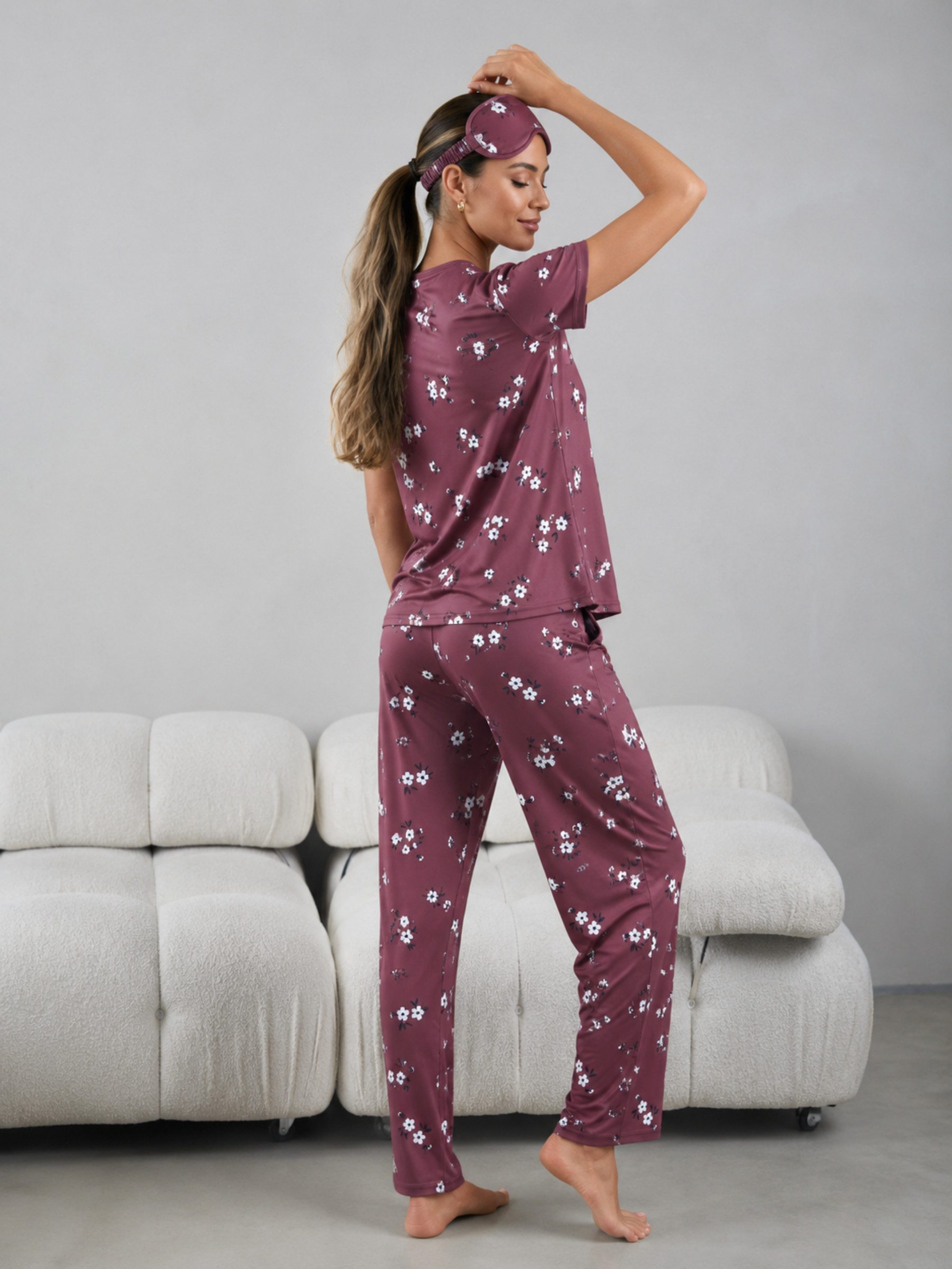 Elegant Love Pyjama Damen-Schlafanzug-Set mit Blumenmuster – Bequeme Nachtwäsche (Set, 3 tlg., mit T-Shirt, langer Hose & Schlafmaske) Stilvolle Loungewear & be – Bild 3 von 5