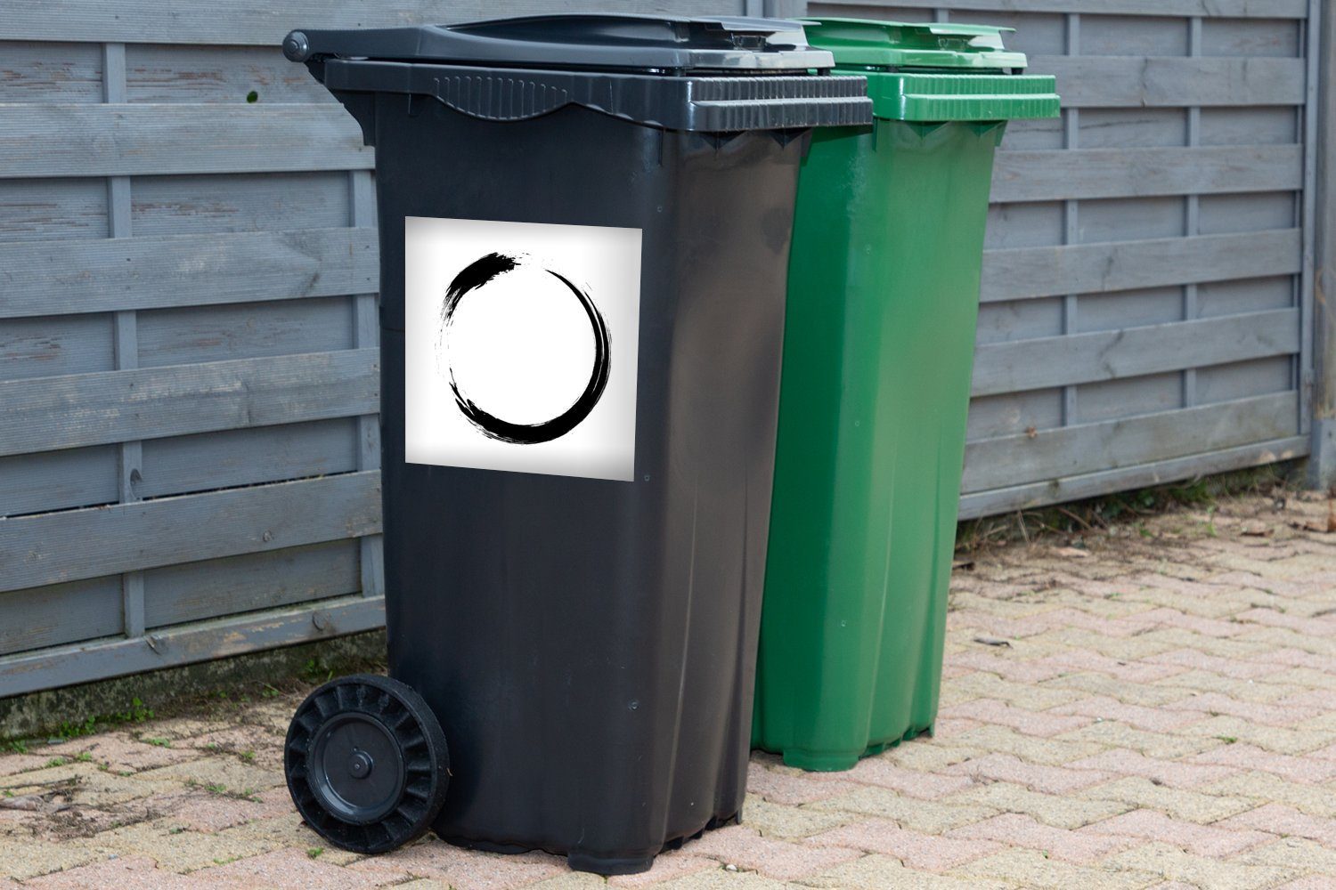 MuchoWow Wandsticker Eine schwarz-weiße Illustration des St), Ensō-Zeichens Sticker, Abfalbehälter Mülltonne, Mülleimer-aufkleber, (1 Container
