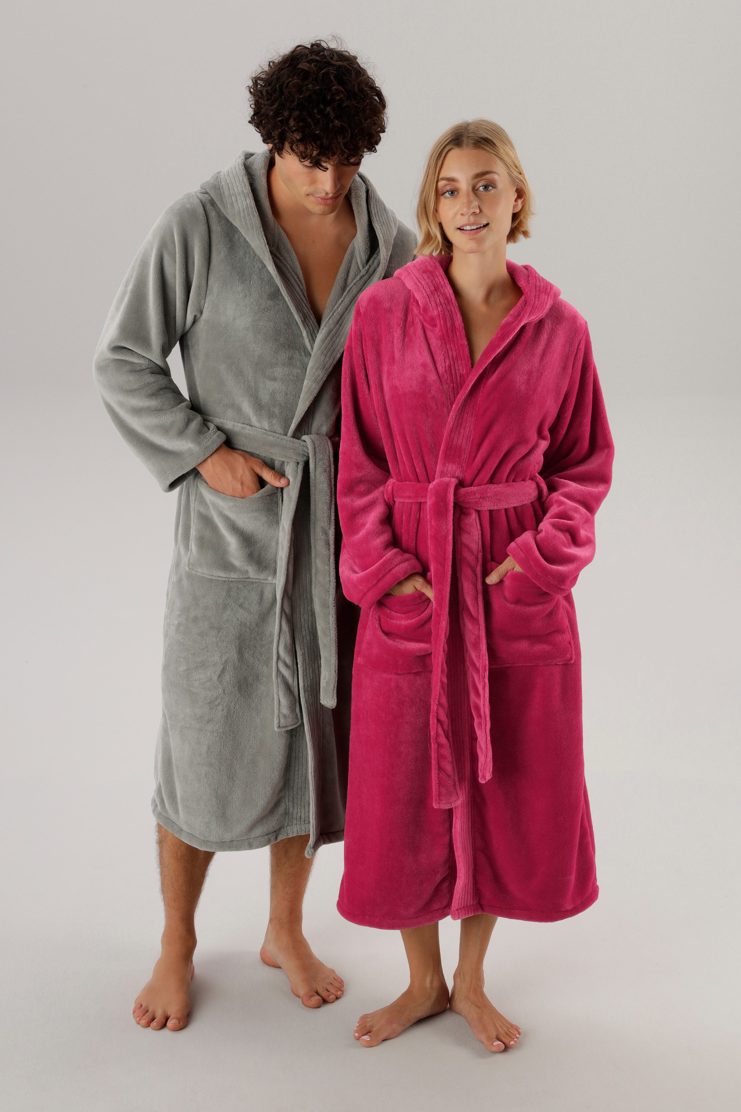 OTTO home Unisex-Bademantel Miia, ideal für Sauna, Spa & im Urlaub, Langform, Microfaser, Kapuze, Gürtel, weich und kuschelig, plüsch, für Damen und Herren, S-X – Bild 3 von 5