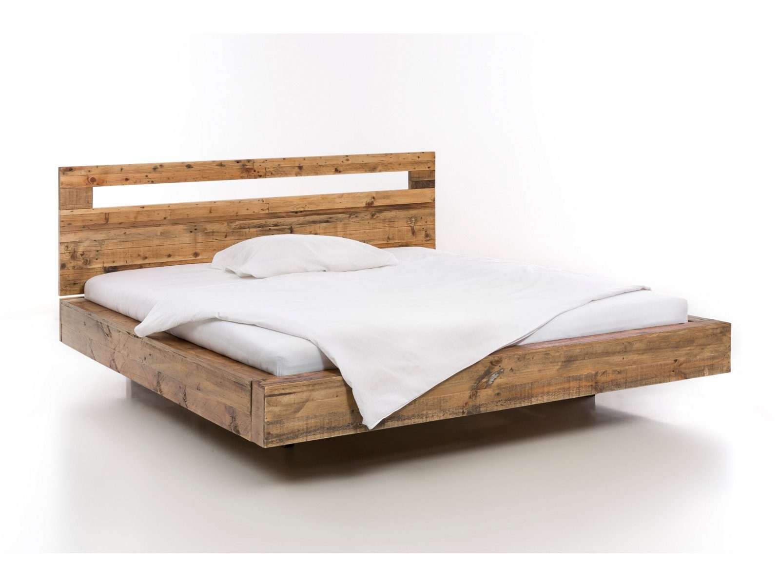 massivum Massivholzbett Marton 180x200 aus rustikalem günstig online kaufen