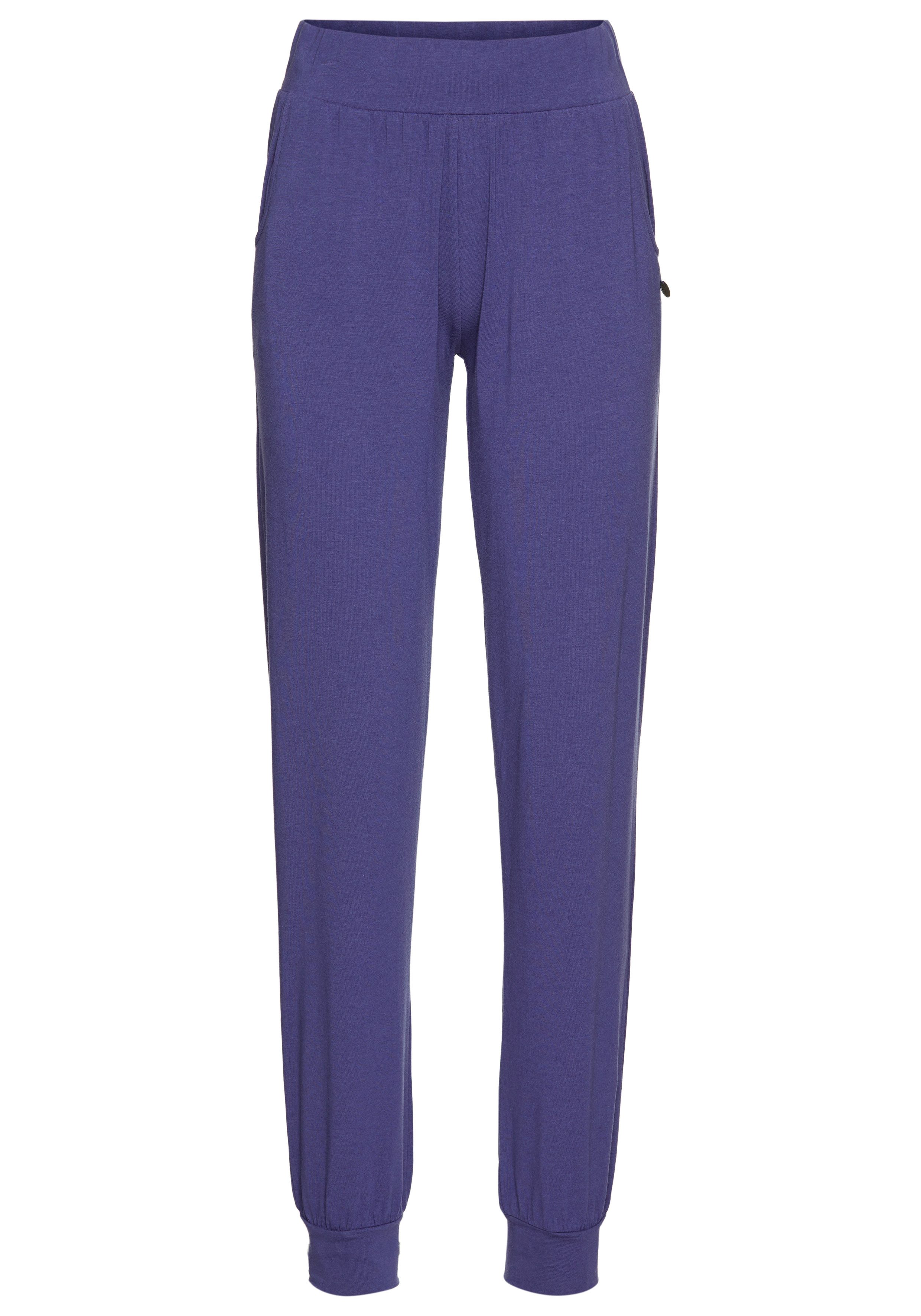 Ocean Sportswear Yogahose Soulwear - Yoga & Relax Pants - Loose Fit Seitliche Eingrifftaschen und Bündchen für bequemen Sitz. Reduzierter Preis € 28,99. Unverbindliche Preisempfehlung € 34,99, (€ 28,99 pro 1 Stk)