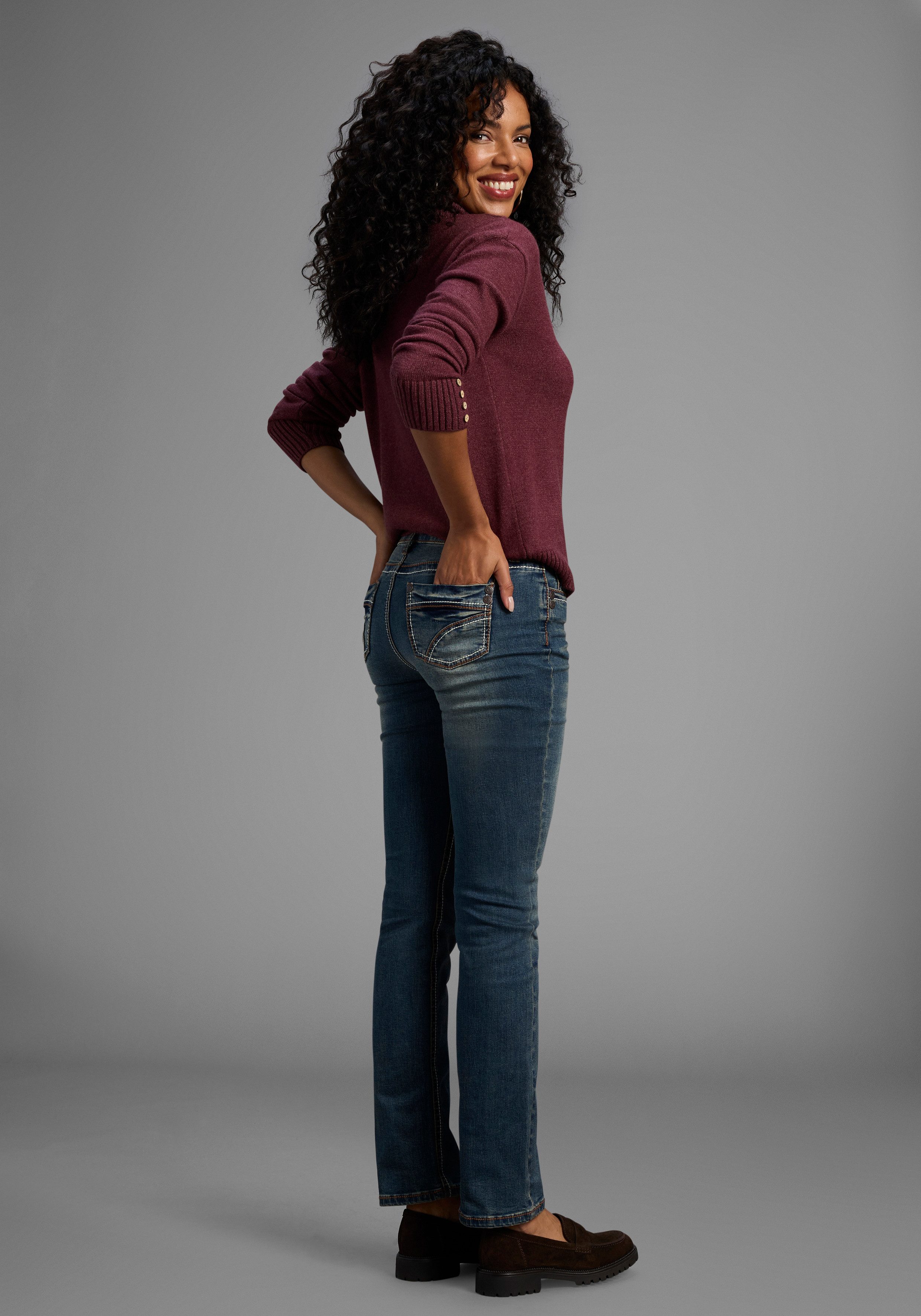 Arizona Gerade Jeans Kontrastnähte niedrige Leibhöhe, in 5-Pocket-Form, Used-Look-Waschung – Bild 4 von 5