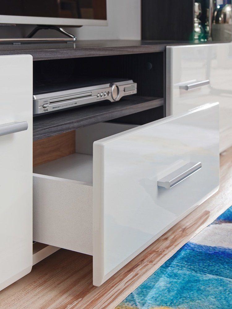 99rooms Wohnwand Irvine, (Wohnmöbel, Wohnzimmer-Set, Set (4-St), bestehend aus 2xStandvitrine, 1xLowboard, 1xWandboard, inkl. LED-Beleuchtung, mit Glaseinsatz,variabel stellbar und hängbar, Hochglanzfronten