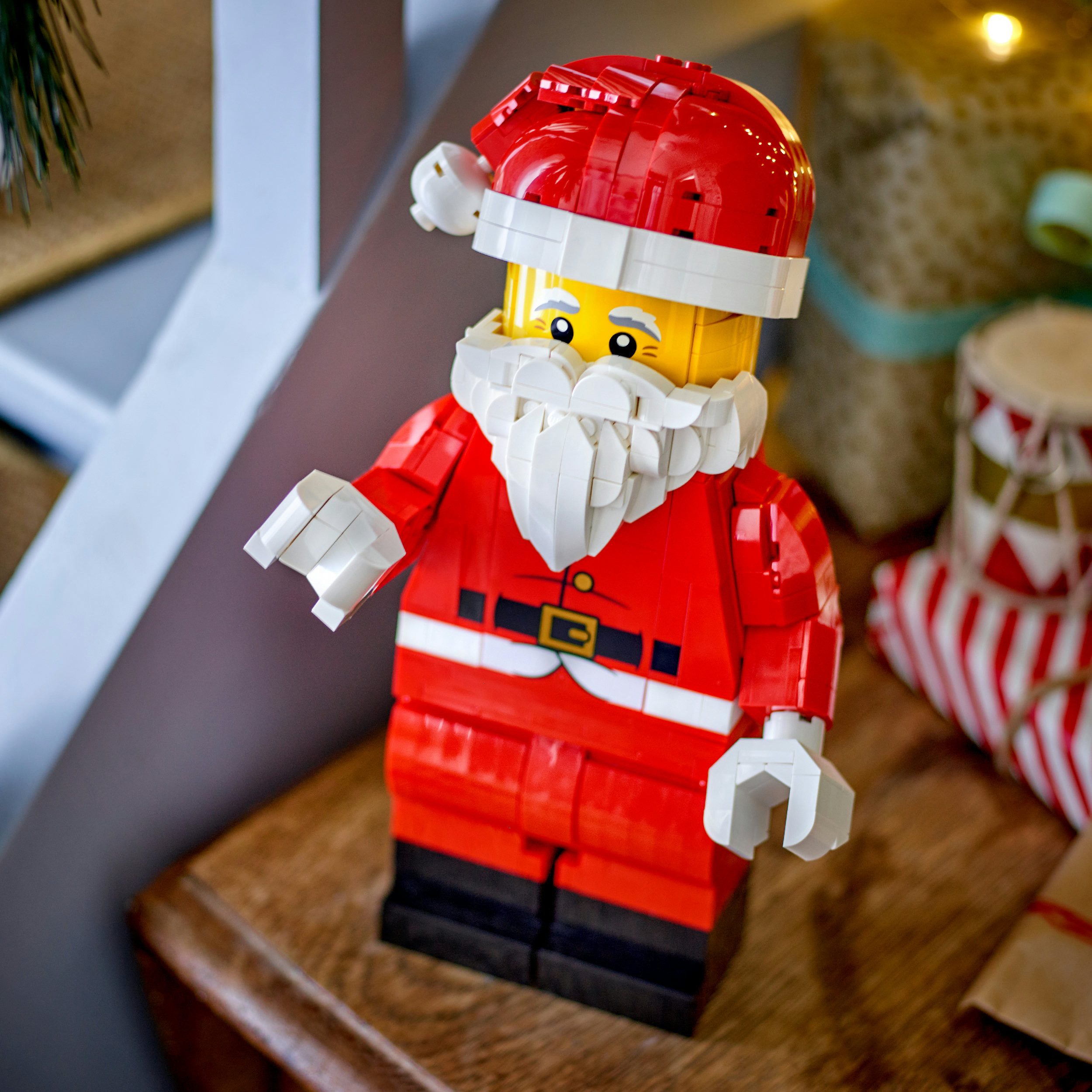 LEGO® Große Weihnachtsmann-Minifigur (40820), LEGO Iconic Konstruktionsspielsteine, (761 St), Made in Europe – Bild 2 von 5