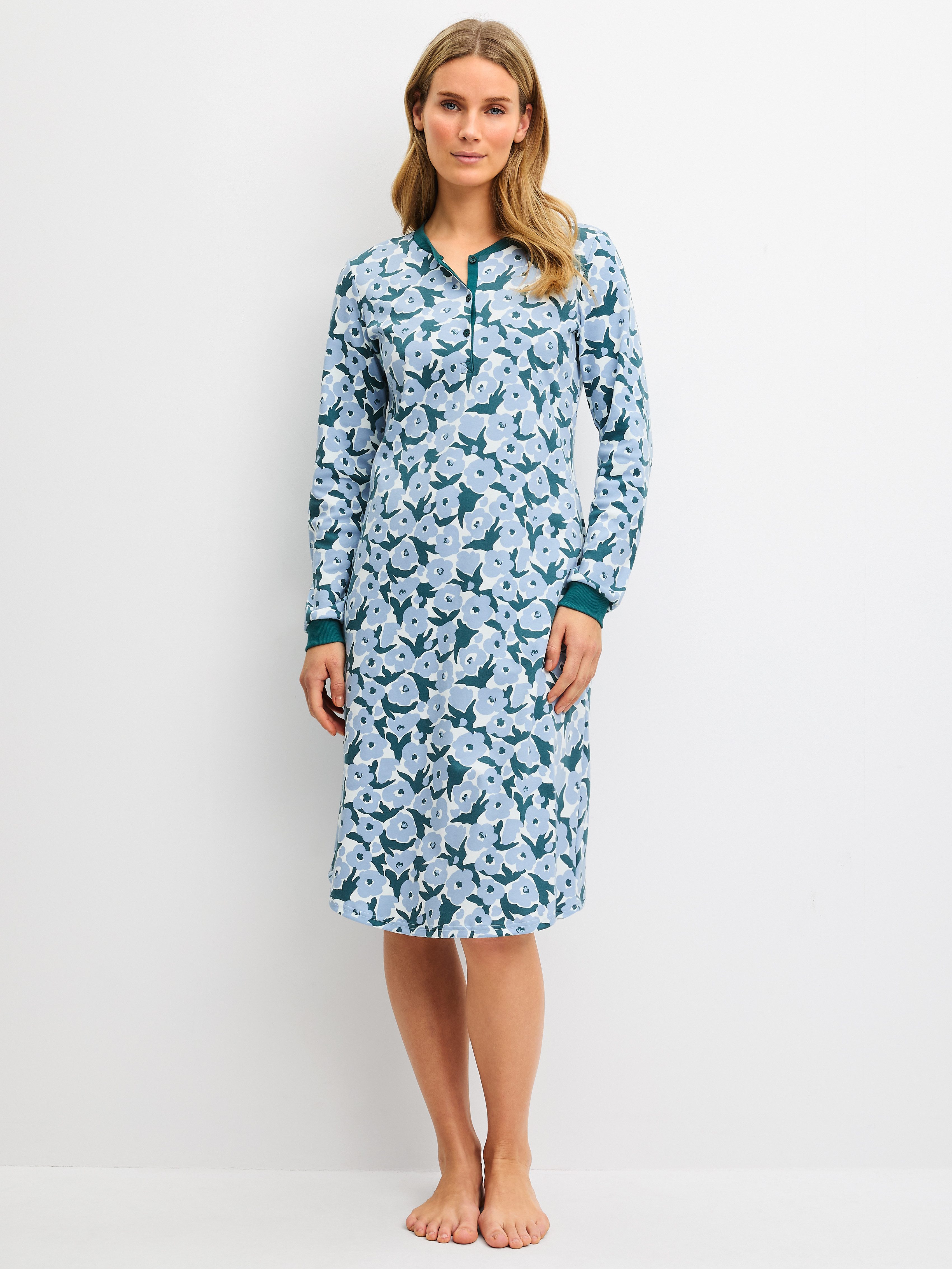 CALIDA Nachthemd Midnight Flowers Knopfleiste und Rundhalsausschnitt