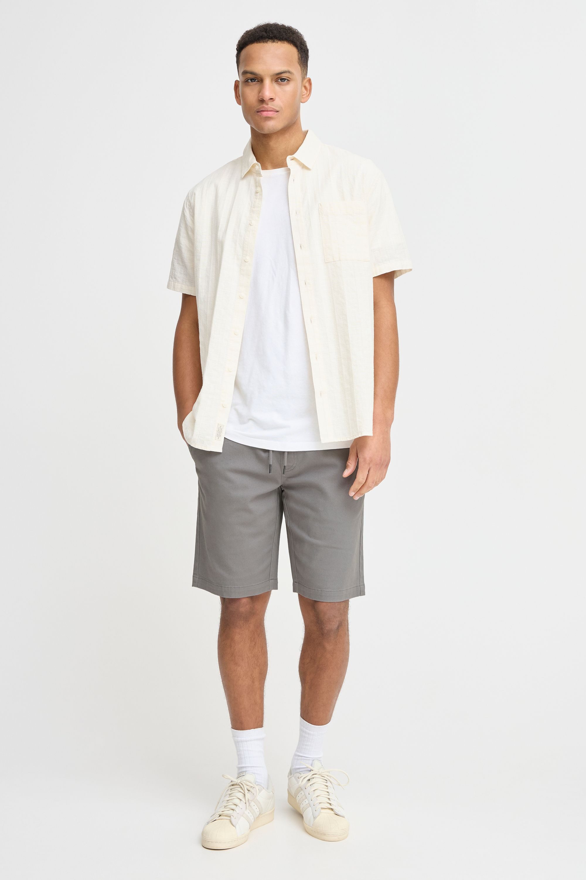 Blend Chinoshorts BHKvant Basic Shorts mit Taschen