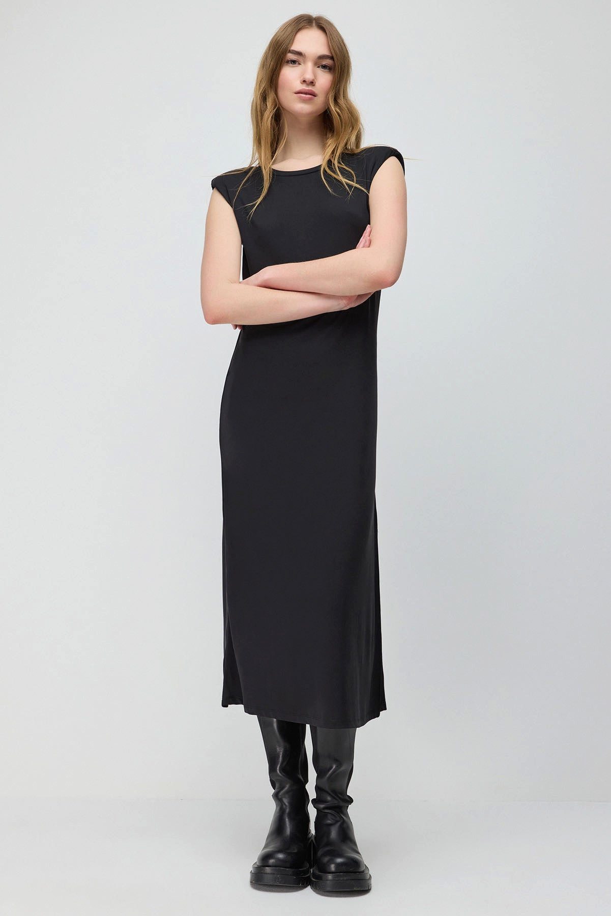 Midikleid Midikleid mit Schulterpolstern und Seitenschlitzen