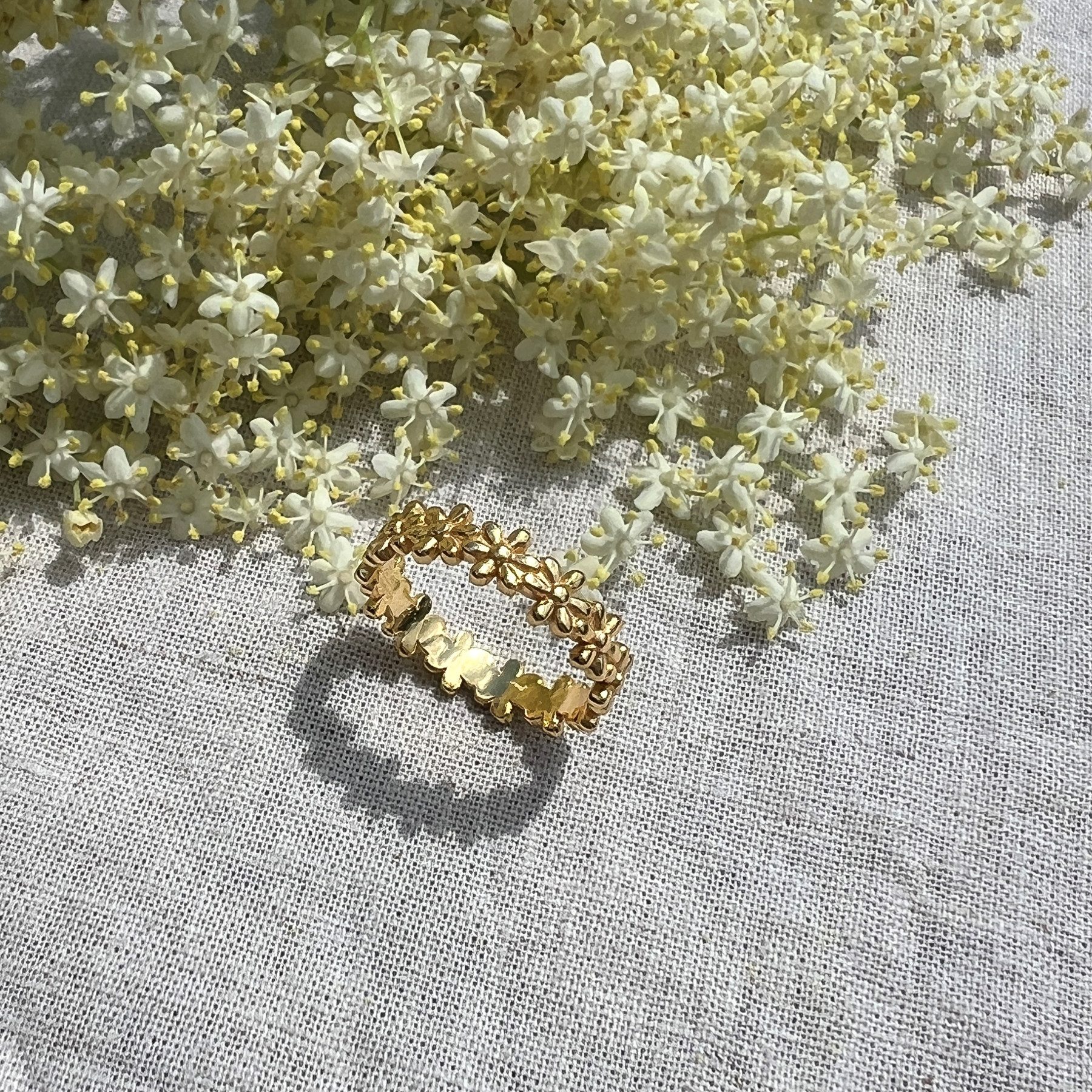 Brandlinger Fingerring Ring Catania, Silber 925 vergoldet, Ring mit kleinen Blümchen und Blüten