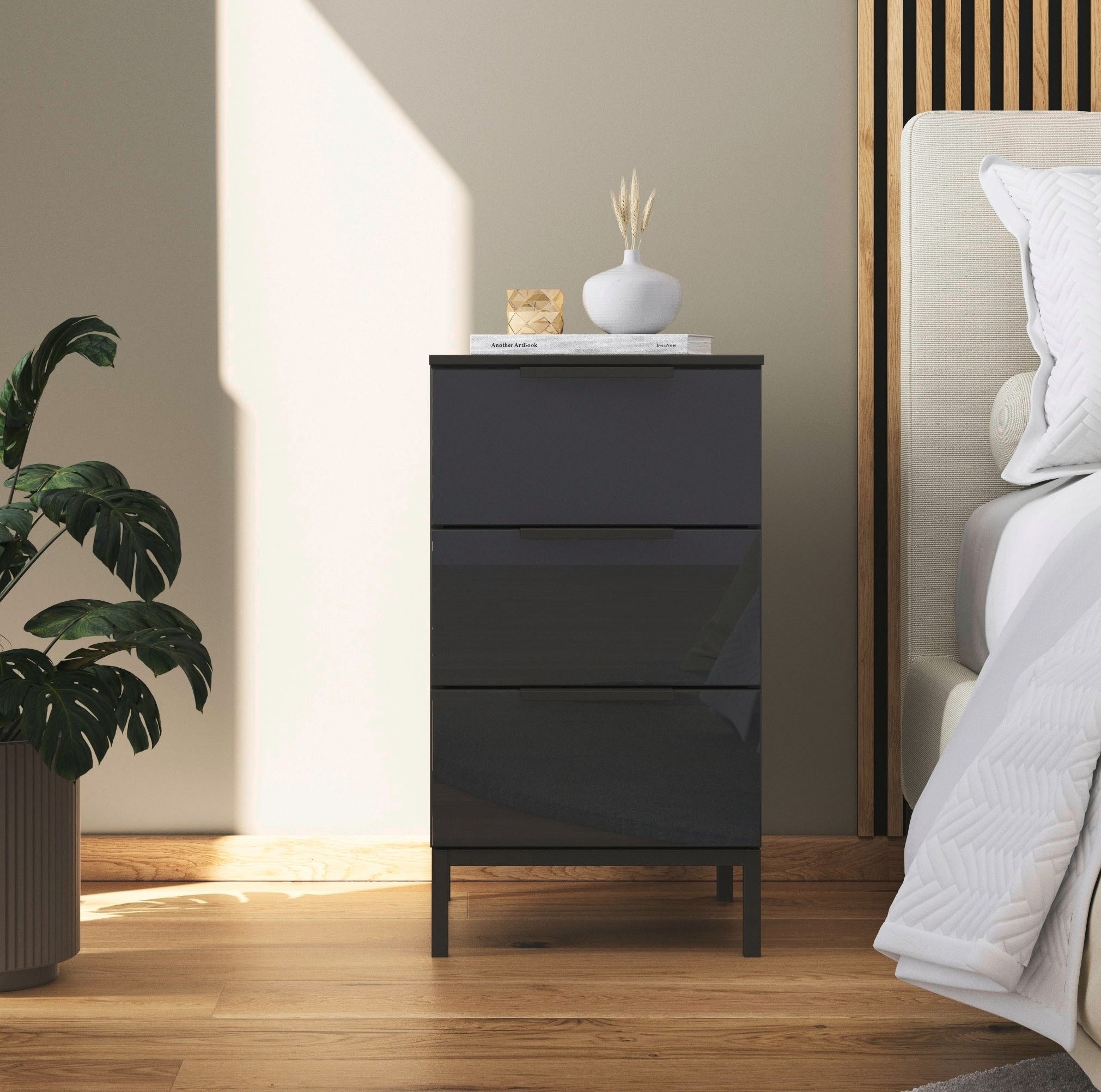 rauch Nachtkommode Nachttisch Nachtschrank Nachtkonsole FLIPP mit Glasfront (Breite 40 cm), mit 3 Schubladen und Soft-Close-Funktion sowie Glasfront