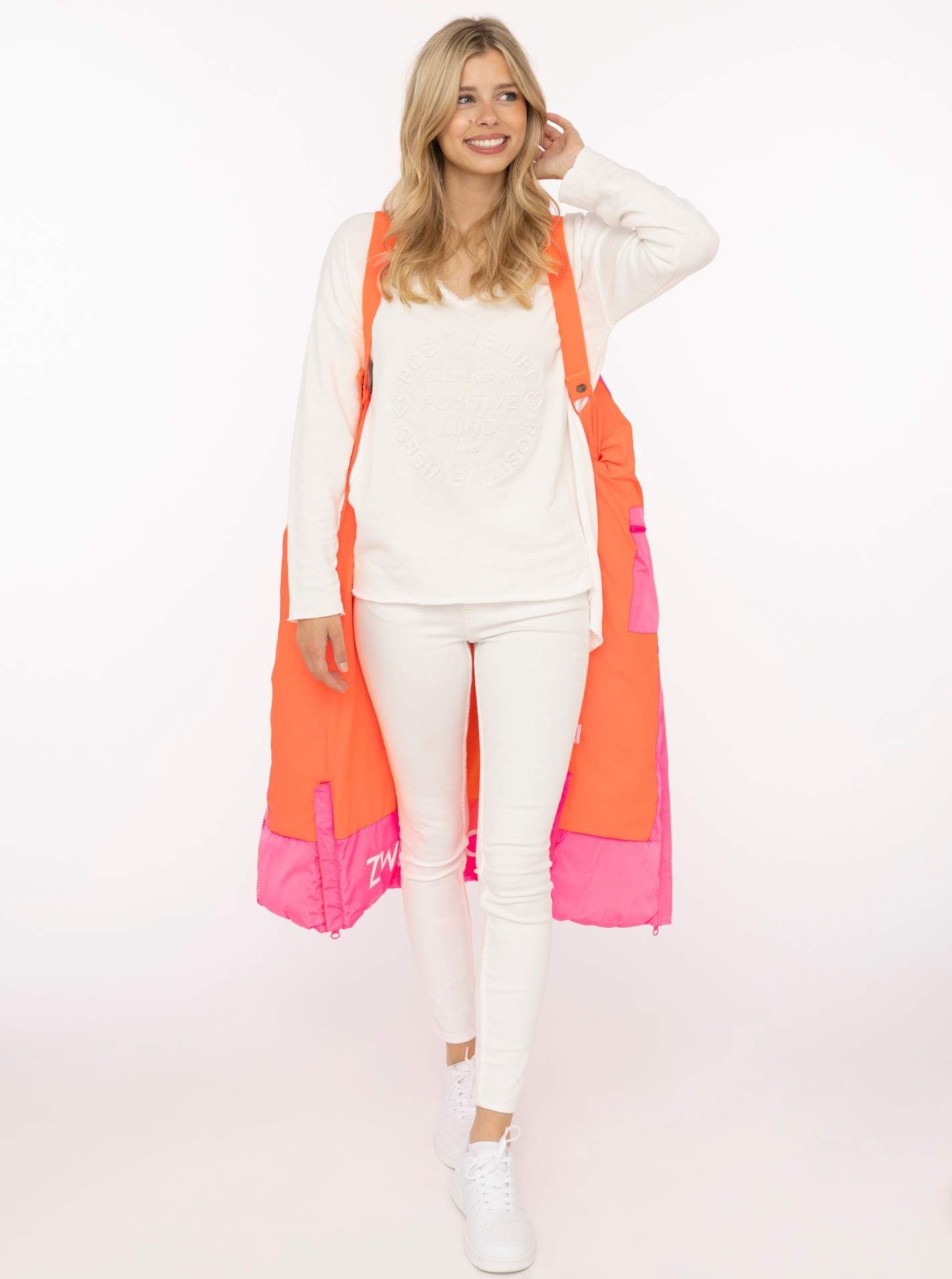 Zwillingsherz Steppmantel „Cozy“ Kapuze, farbliche Details, Reißverschluss, elastische Bündchen – Bild 3 von 5