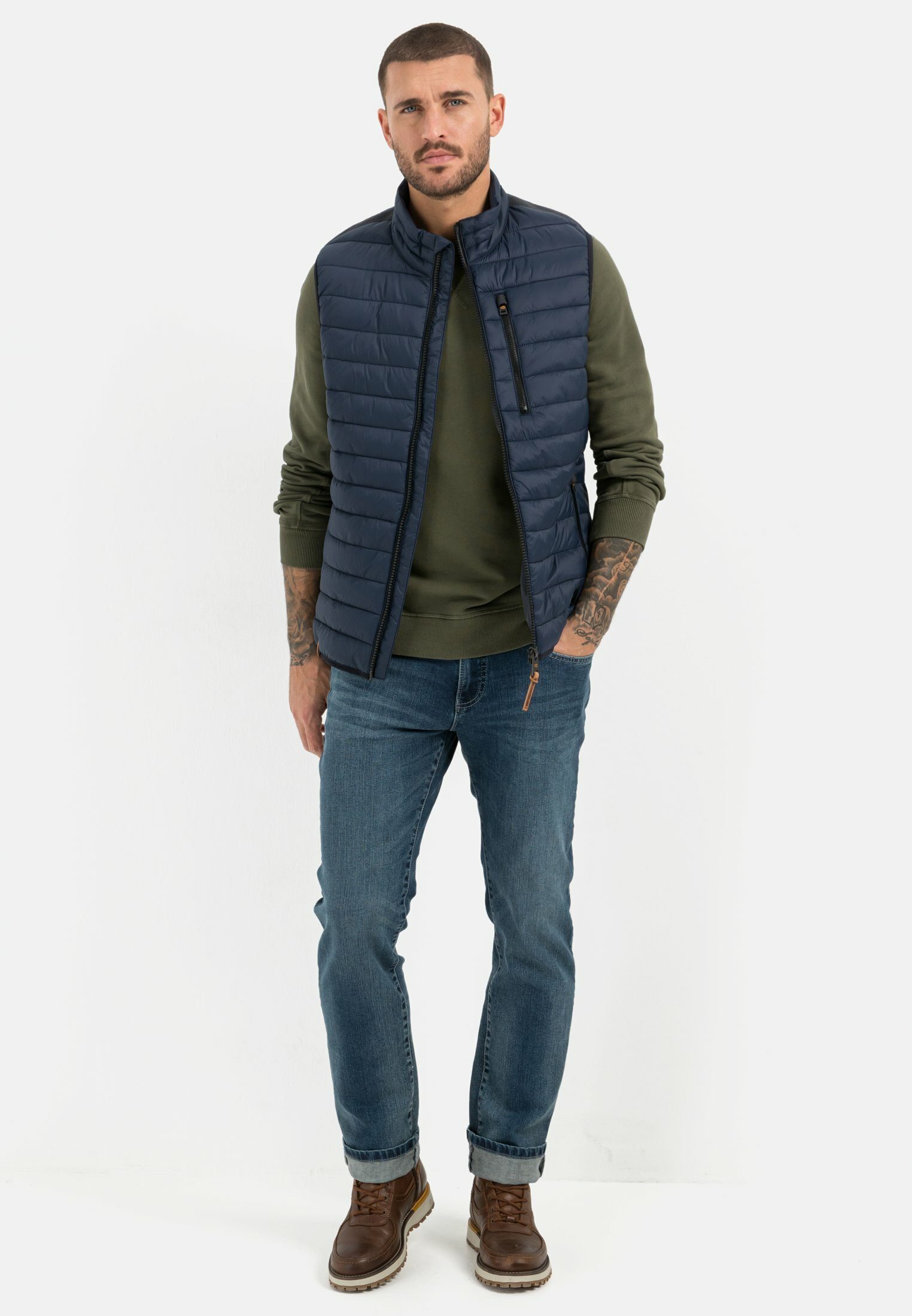 camel active Steppweste mit horizontaler Steppung aus recyceltem Polyester mit Stehkragen