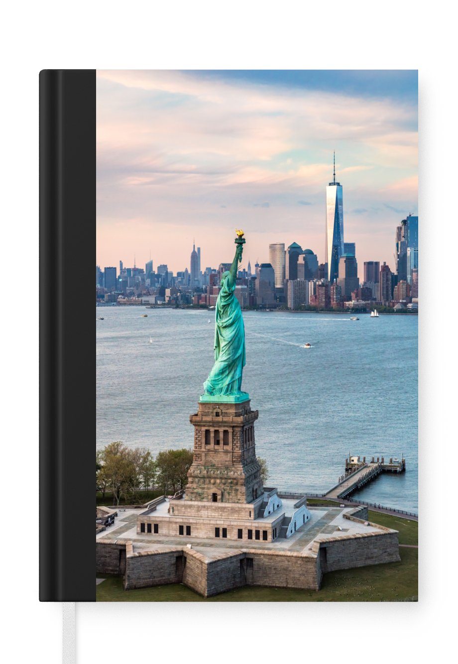 MuchoWow Notizbuch Freiheitsstatue mit der Skyline von New York, Journal, Merkzettel, Tagebuch, Notizheft, A5, 98 Seiten, Haushaltsbuch