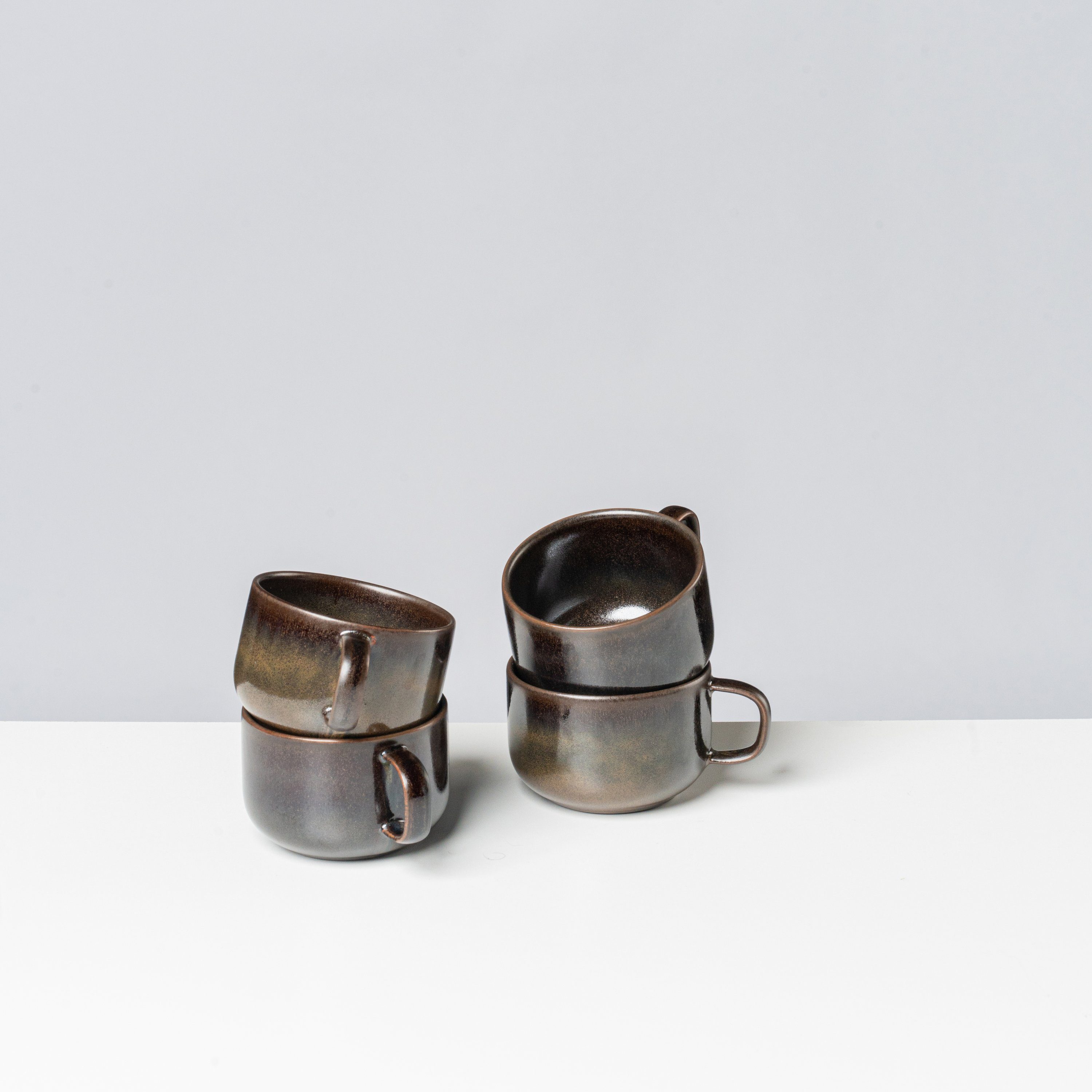 Gipfelstück Tasse Glockenklang, Steinzeug, aus Unikat macht Reaktivglasur Teil jedem glänzende ein Die metallisch