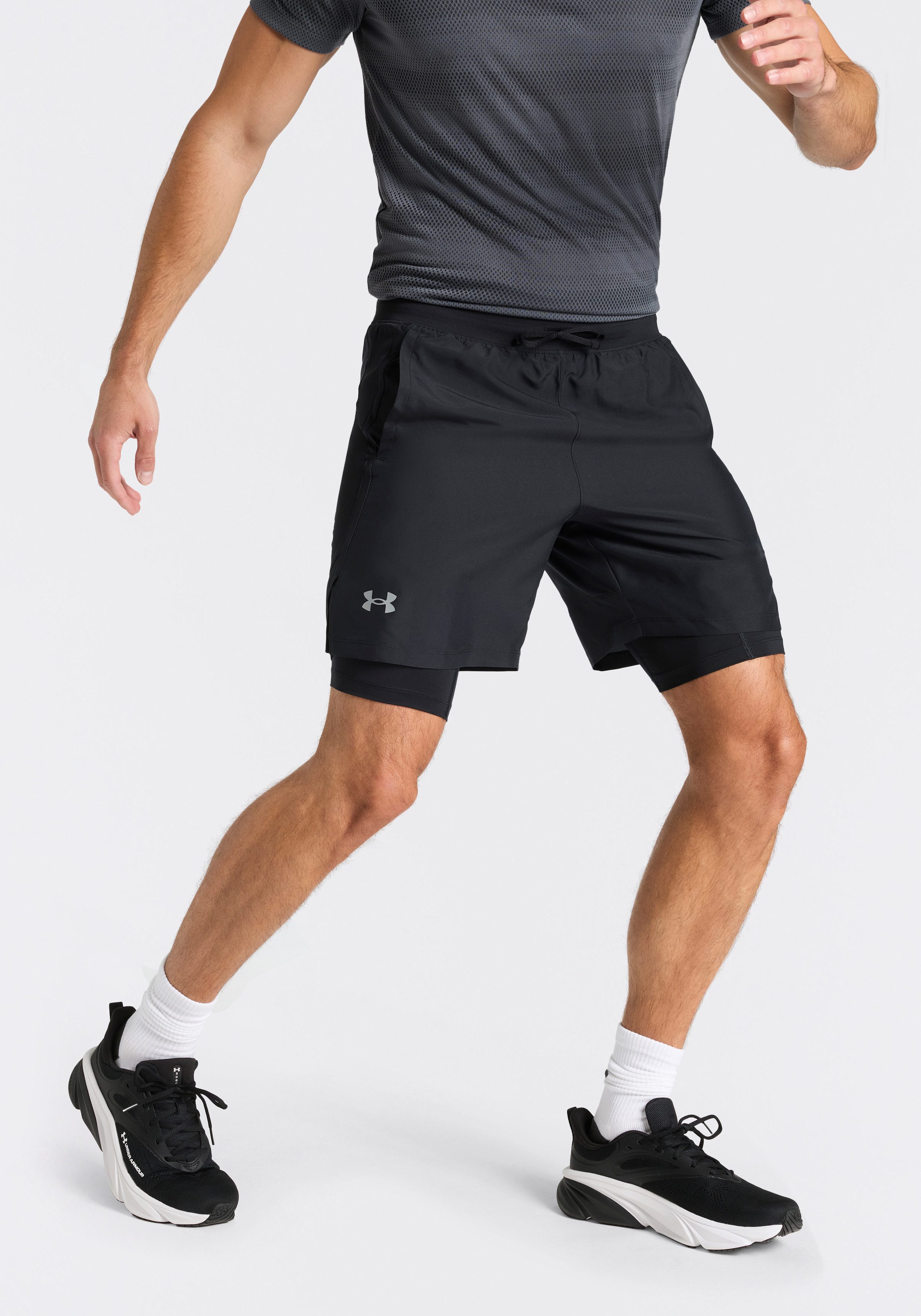 Under Armour® 2-in-1-Shorts UA LAUNCH 7 2-IN-1 SHORTS für vielseitige Aktivitäten, leichtes Material. Reduzierter Preis € 42,99. Unverbindliche Preisempfehlung € 50,00