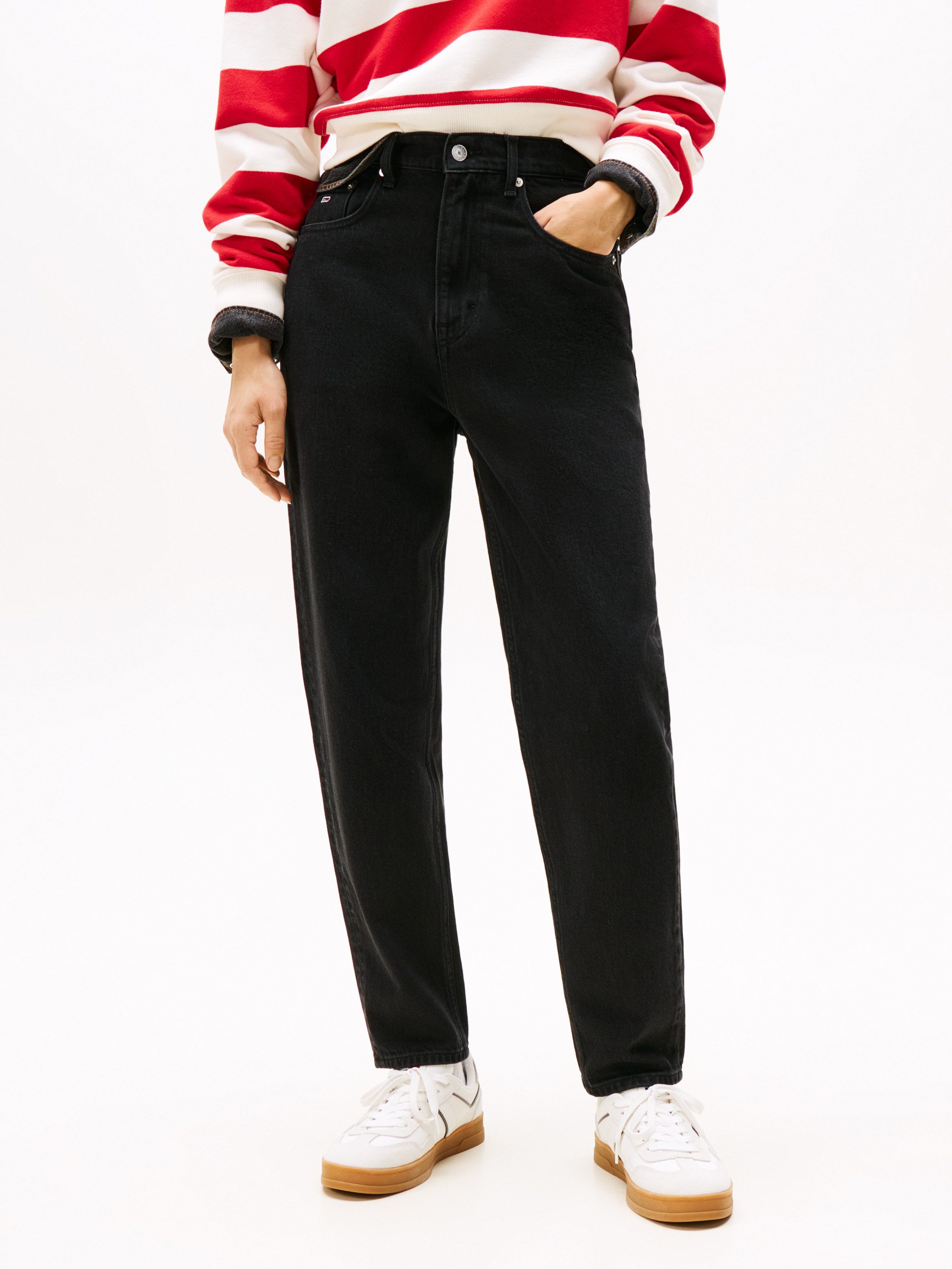 Tommy Jeans Mom-Jeans High waist - Mom-Jeans Tapered mit Logo-Badge, Logostickerei