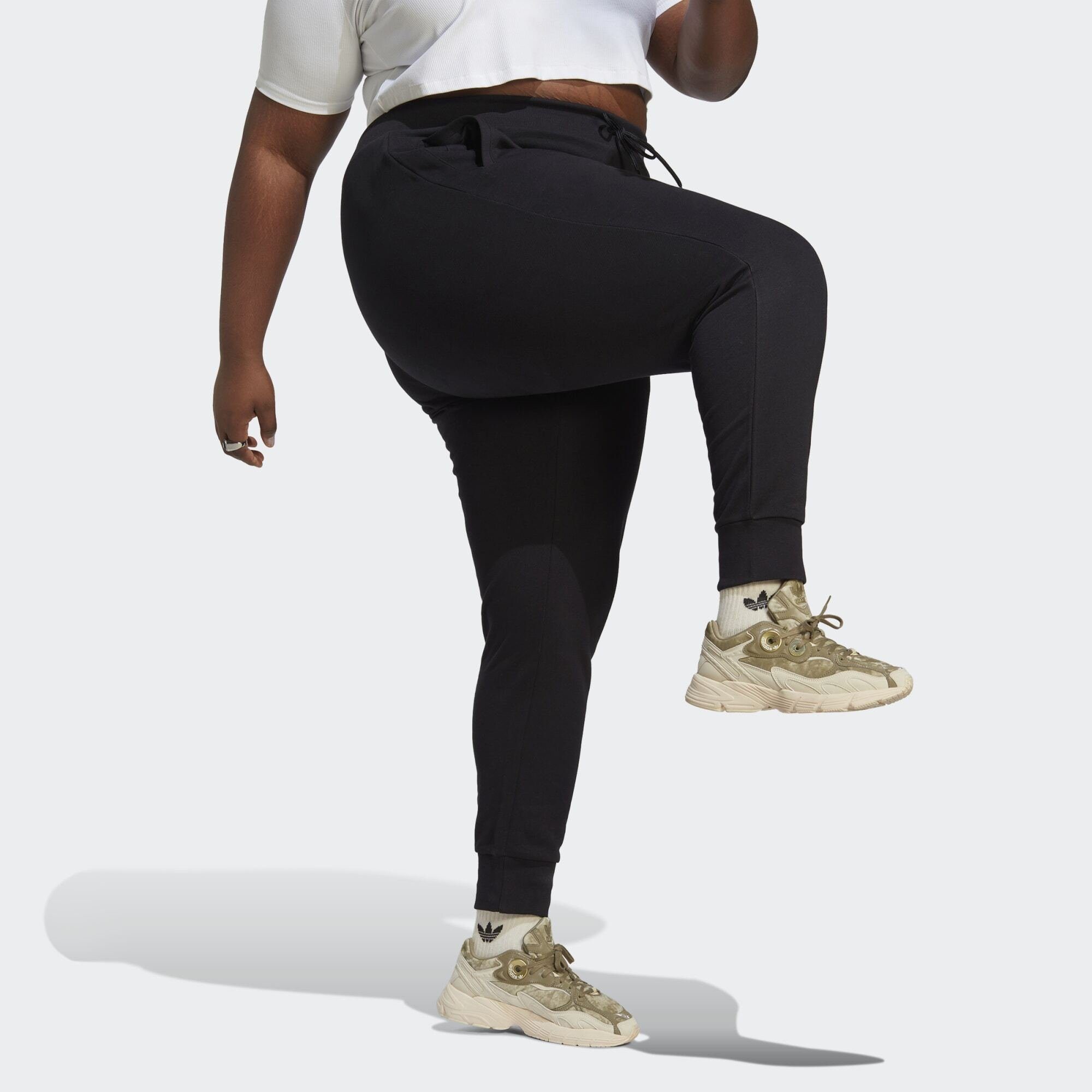 adidas Originals Jogginghose, Dieses Model ist 180 cm groß und trägt Größe