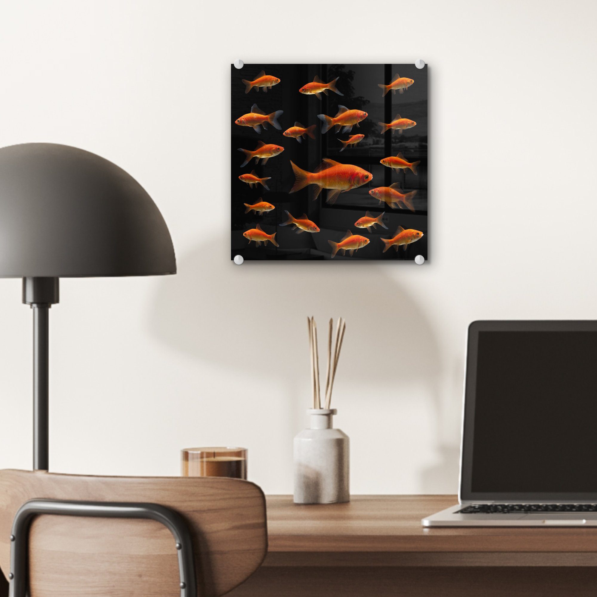 Foto Wanddekoration Acrylglasbild auf auf - Goldfisch MuchoWow Hintergrund, - Glas auf Glas Glasbilder Wandbild (1 Bilder schwarzem St), -