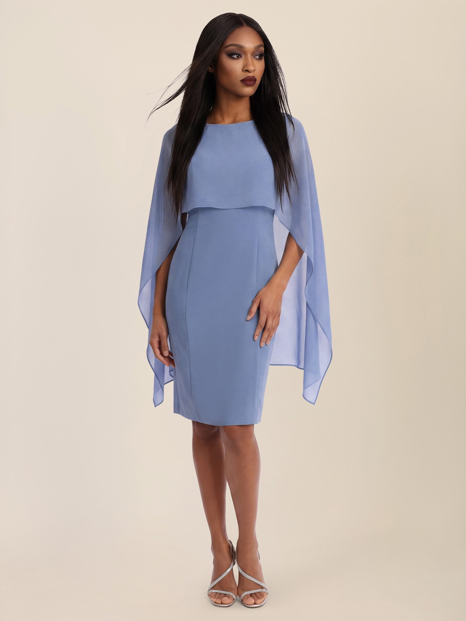 Apart Abendkleid mit fließendem Chiffon-Cape