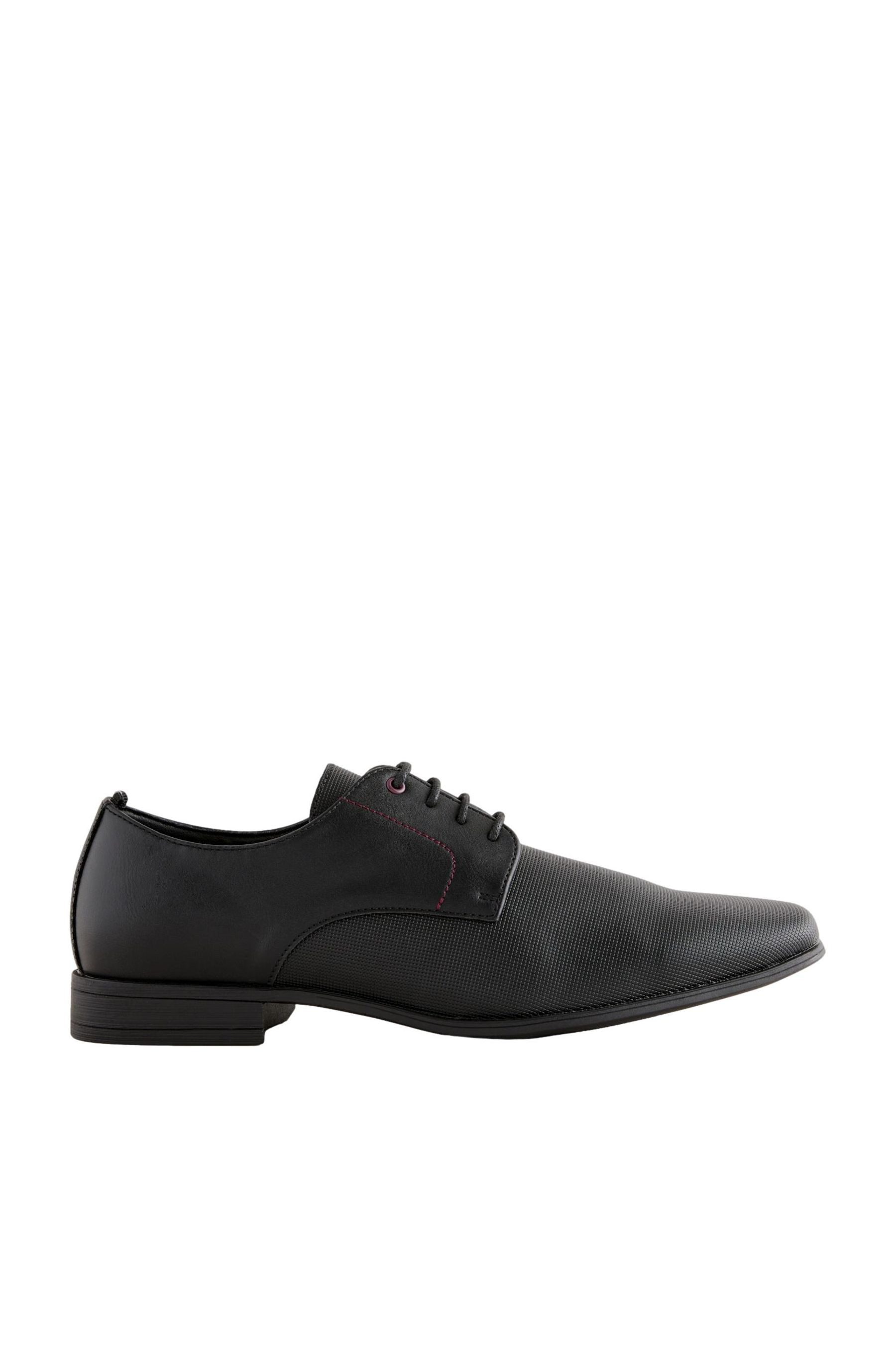 Schmale Derby-Schuhe mit Prägung Schnürschuh