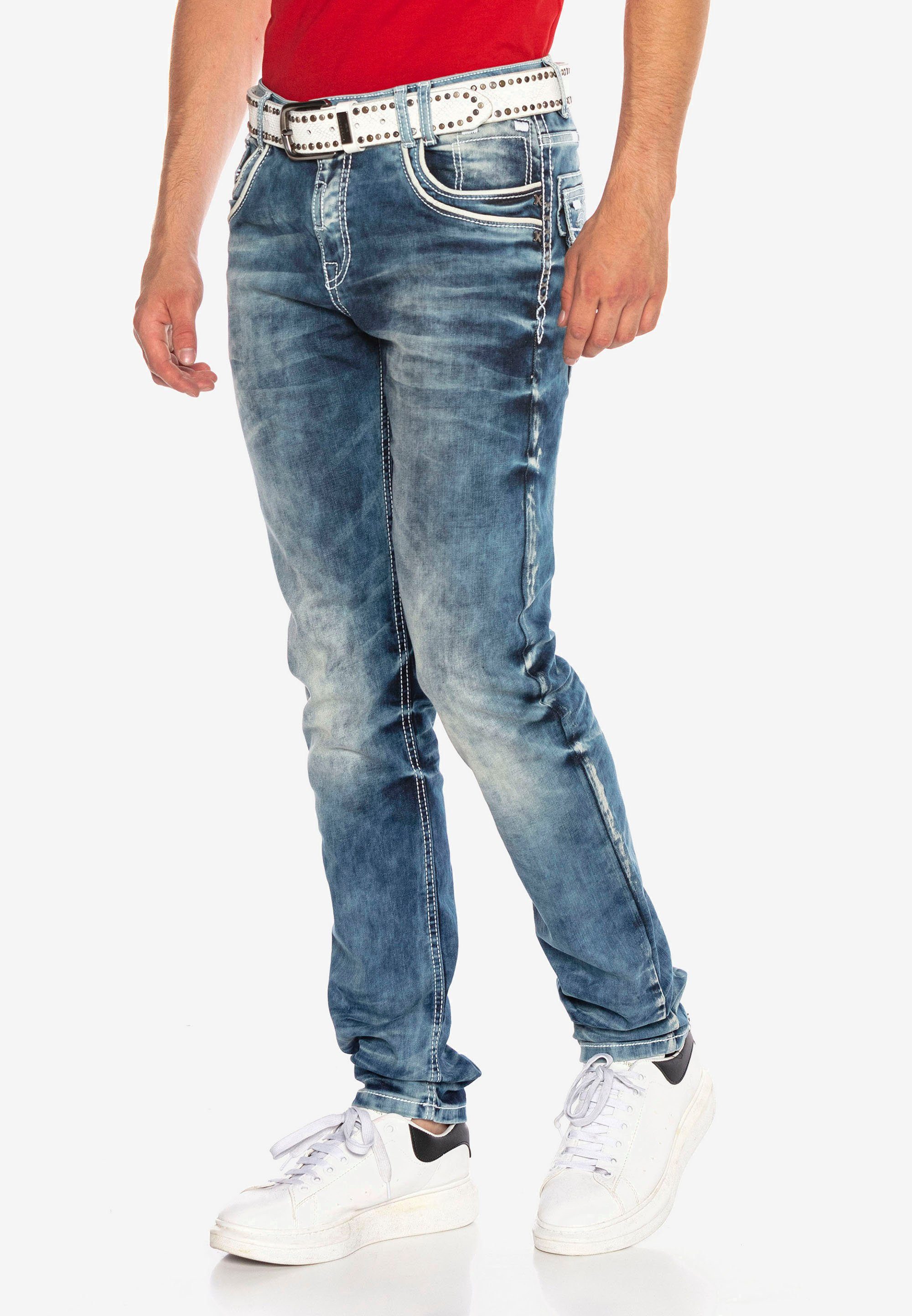 Cipo & in Bequeme Fit dezenten Nähten Baxx Jeans mit Straight