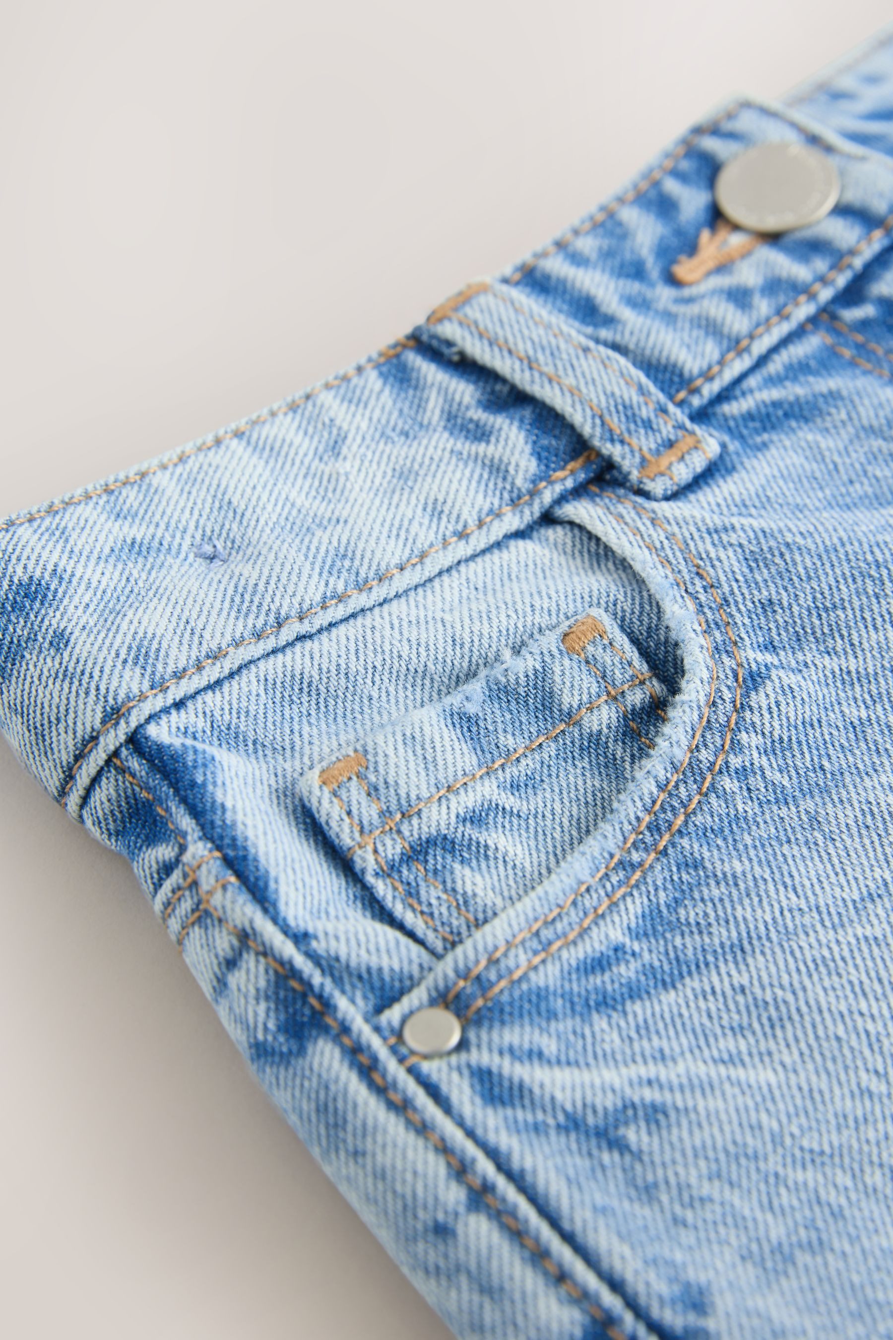 Next Jeansshorts Denim-Shorts mit ausgefranstem Saum, Regular (1-tlg) – Bild 4 von 5