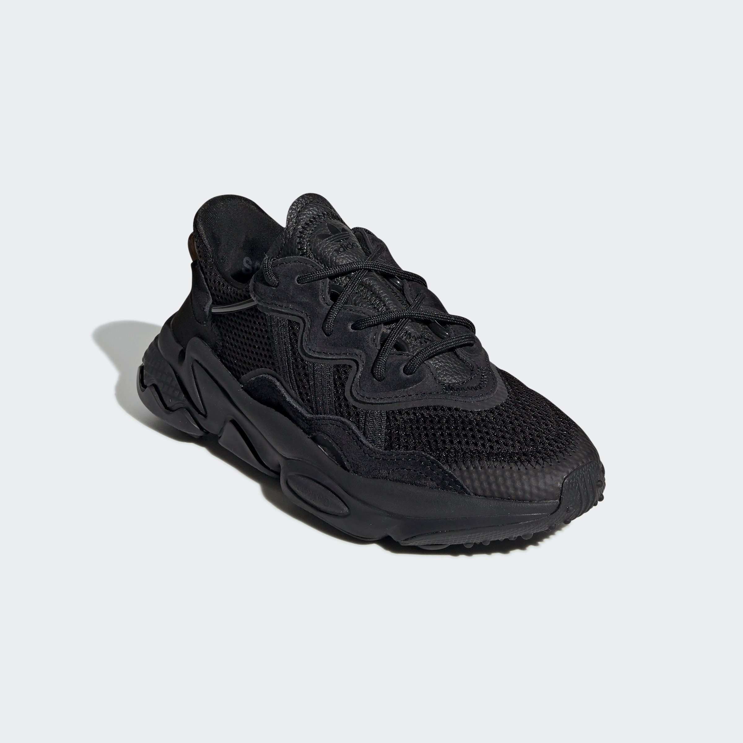 adidas Core Metallic Black / OZWEEGO Core Black Sneaker Trace Grey / Originals