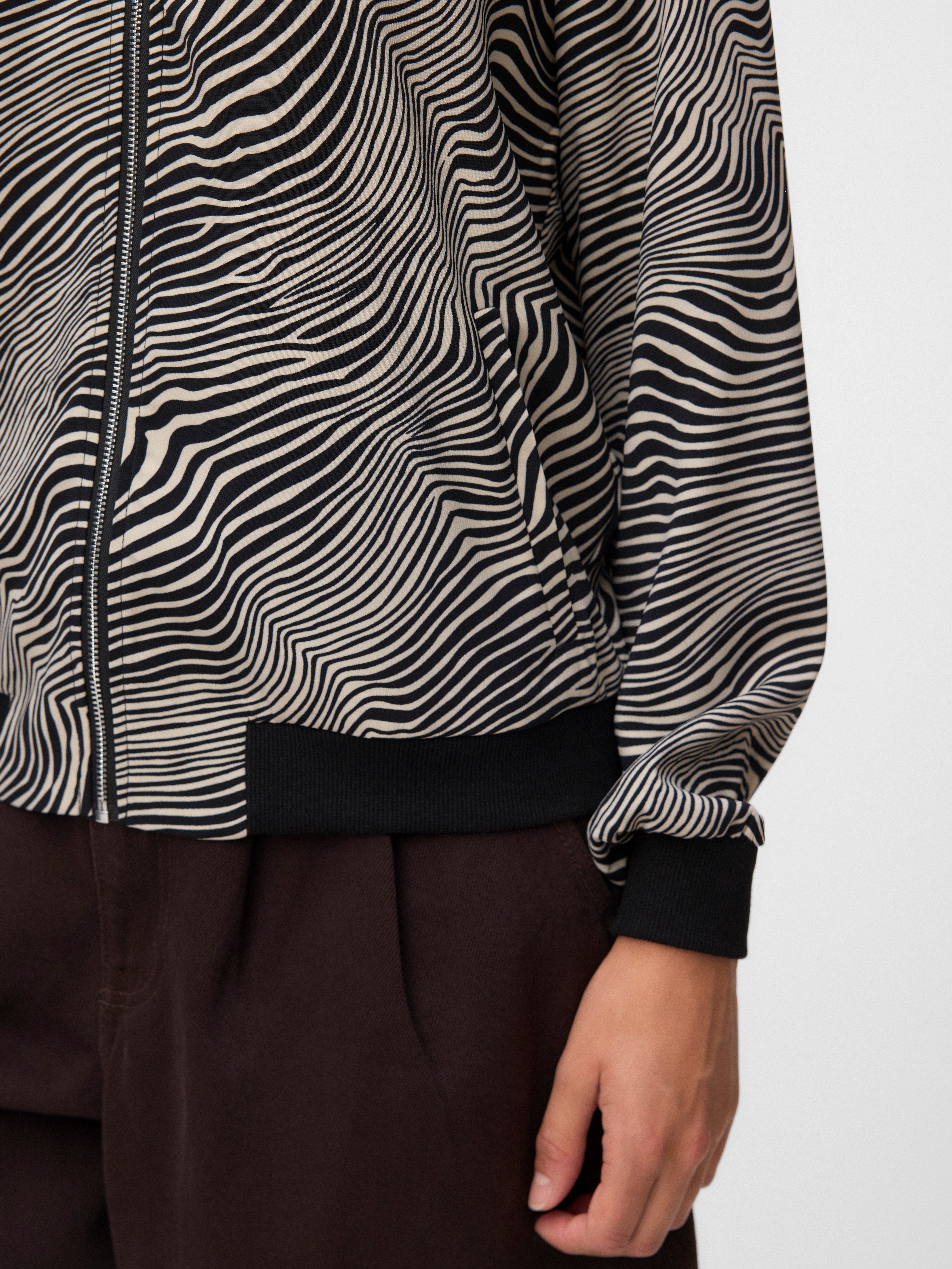 Vero Moda Blouson VMCOCO L/S BOMBER AOP WVN NOOS Materialmix