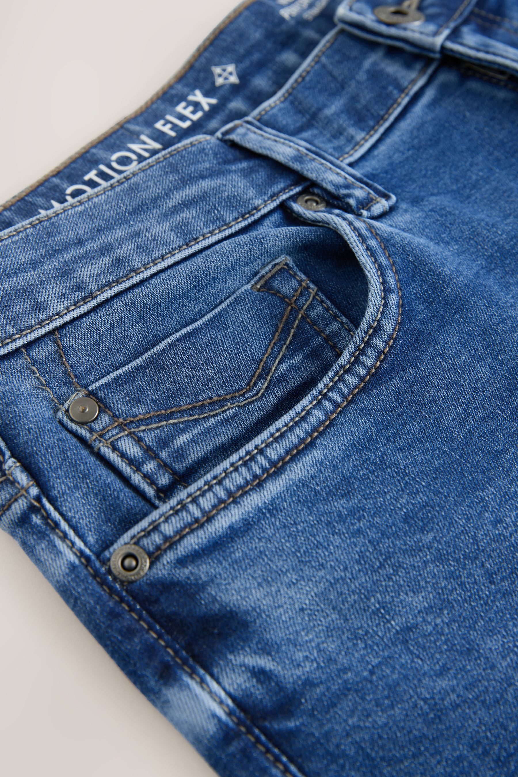 Next Straight-Jeans Straight Fit Motionflex Jeans (1-tlg)