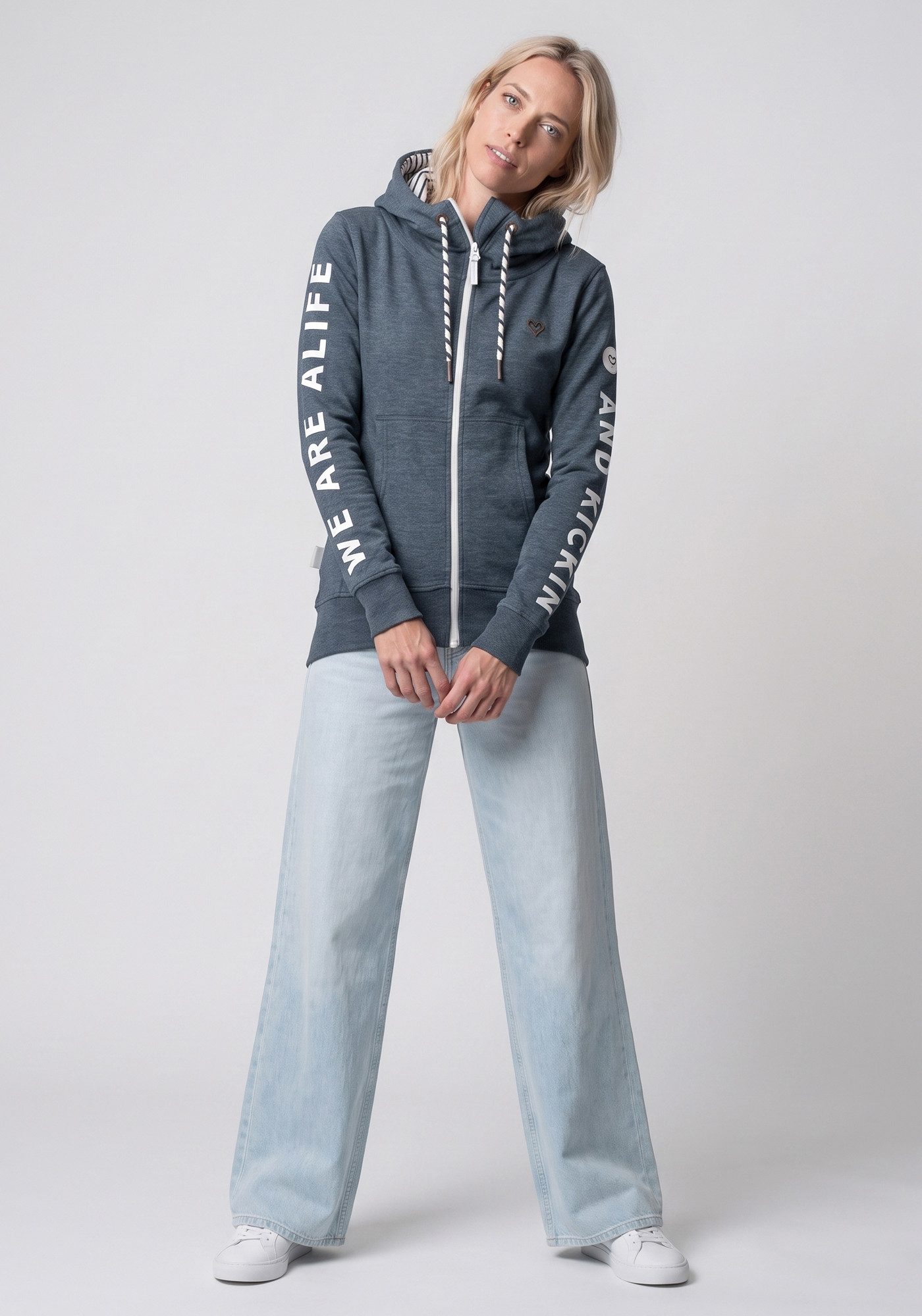 Alife & Kickin Sweatjacke JessyAK A leichte Kapuzensweatjackemit Logo-Schriftzug auf den Ärmeln – Bild 4 von 5