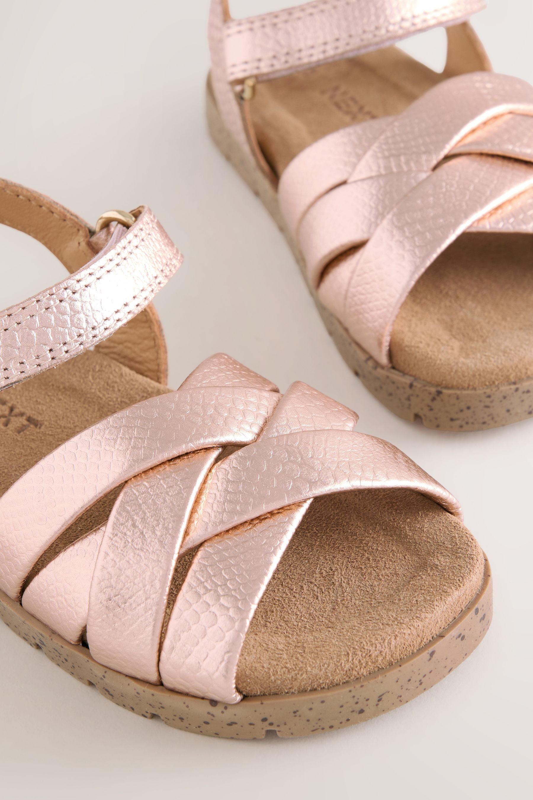 Next Ledersandalen in Flechtoptik mit Klettverschluss Sandale (1-tlg)