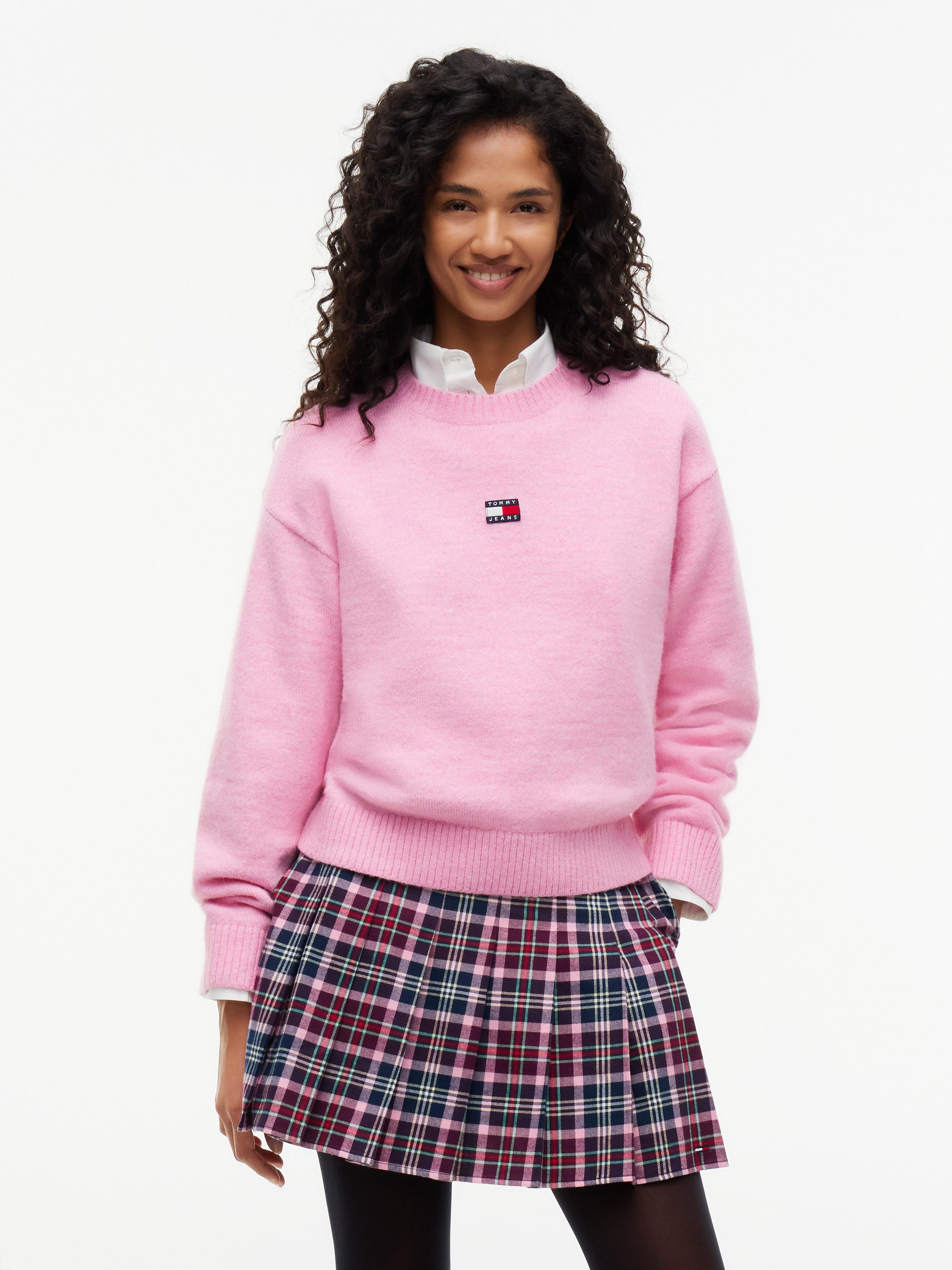 Tommy Jeans Rundhalspullover TJW FLUFFY BADGE SWEATER EXT Materialmix mit Alpaka