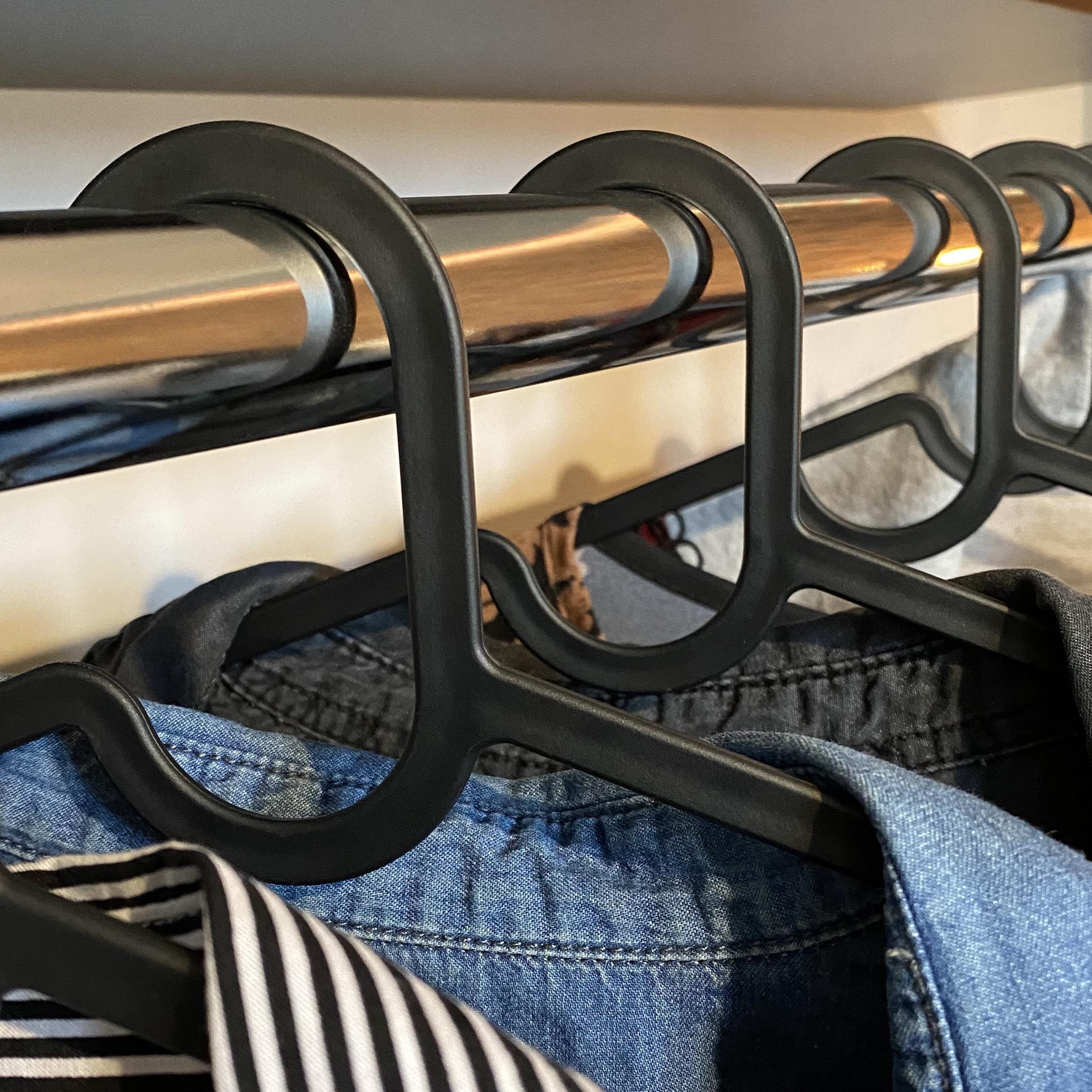 IKEA Kleiderbügel SPRUTTIG Schwarzer Kleiderbügel IKEA, (20-tlg)