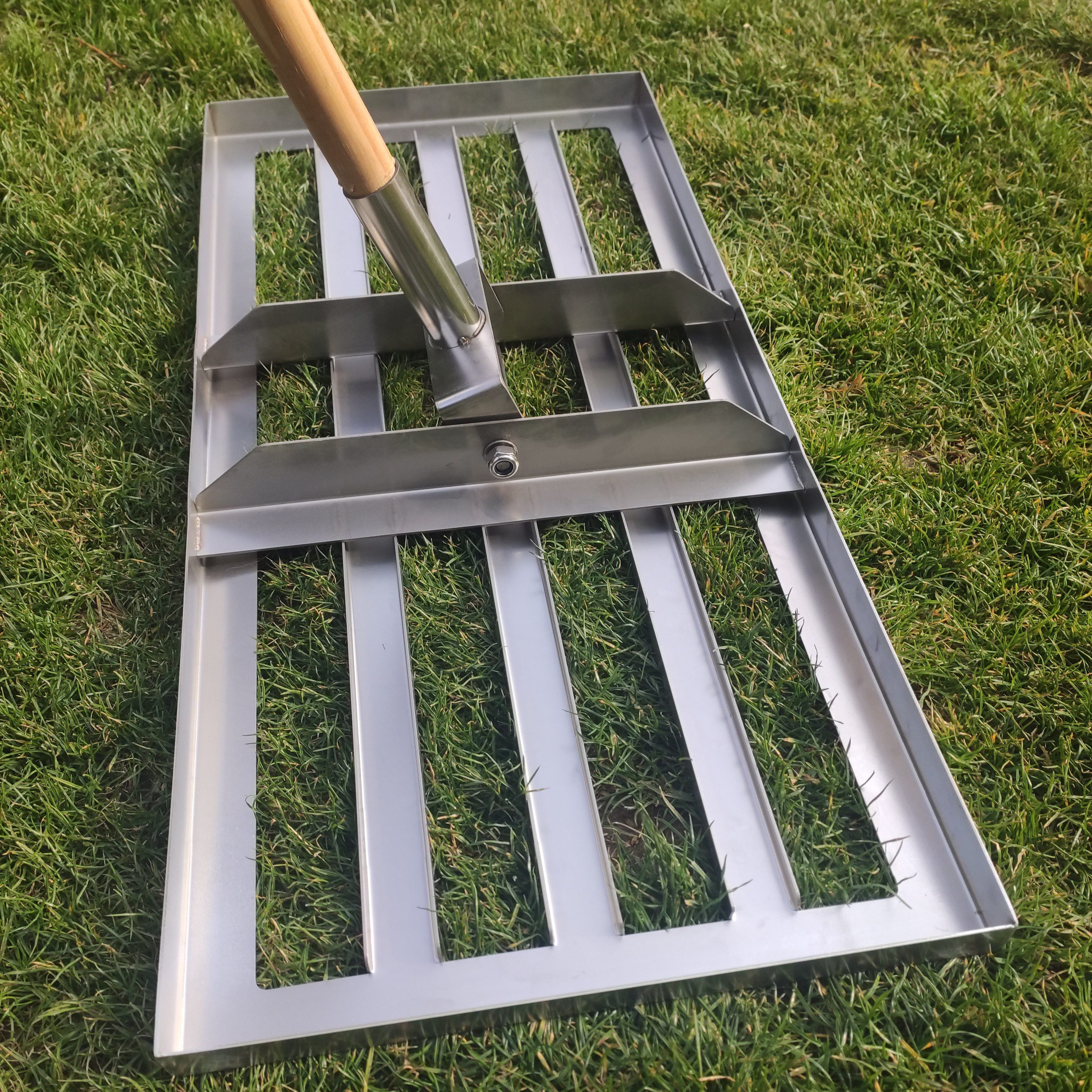 SattesGrün Rasenrechen Profi Lasercut Edelstahl Rasenrakel Rakel zum Sanden Abziehen, Levelingrake Flächenebner Leveler Lawnleveling ohne Stiel