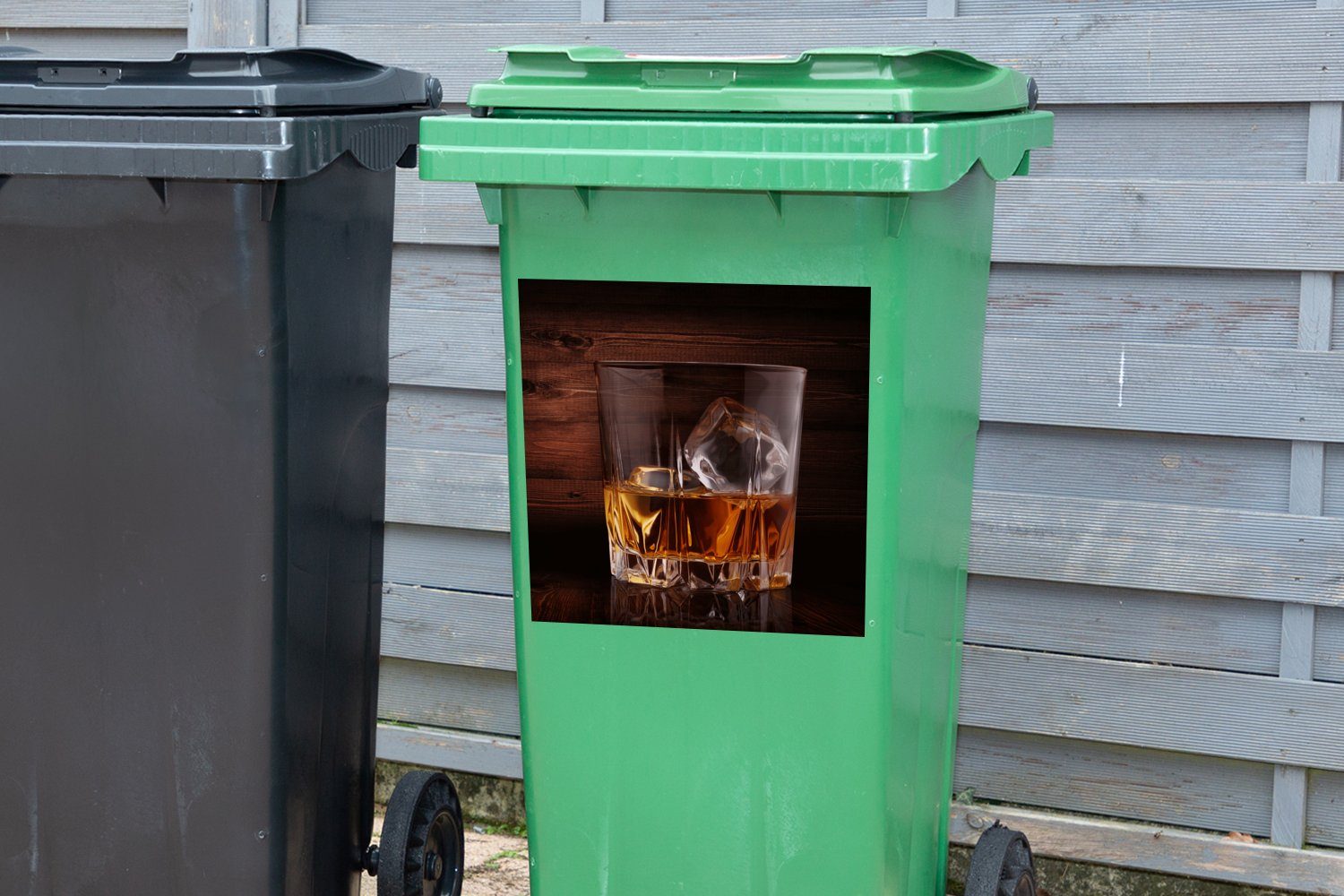 MuchoWow Wandsticker Whiskey - Alkohol Glas - Abfalbehälter St), Mülltonne, (1 Container, Sticker, Mülleimer-aufkleber