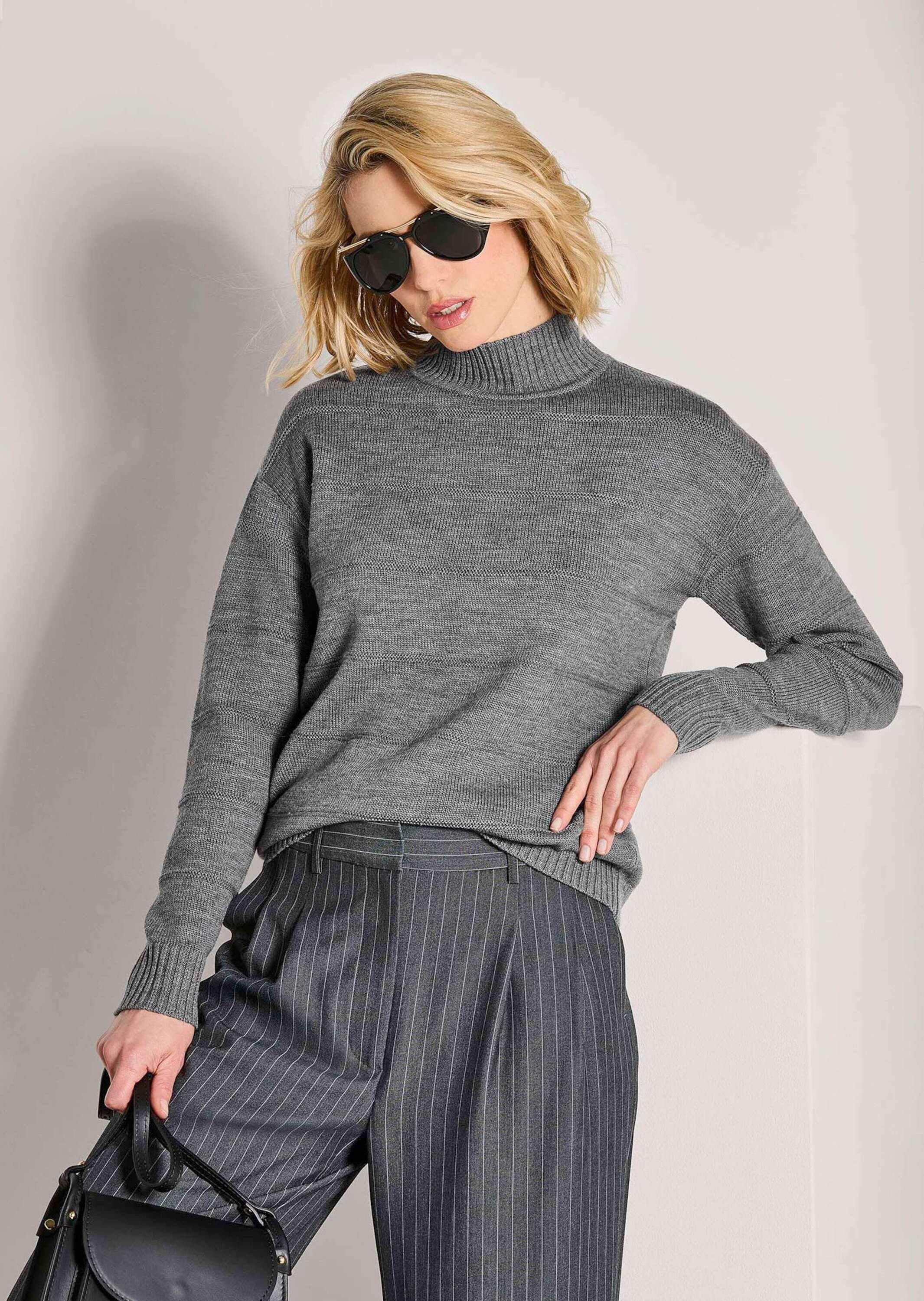 MADELEINE Strickpullover Eleganter Wollpullover mit Querstruktur Strukturpullover mit Stehkragen und Langarm