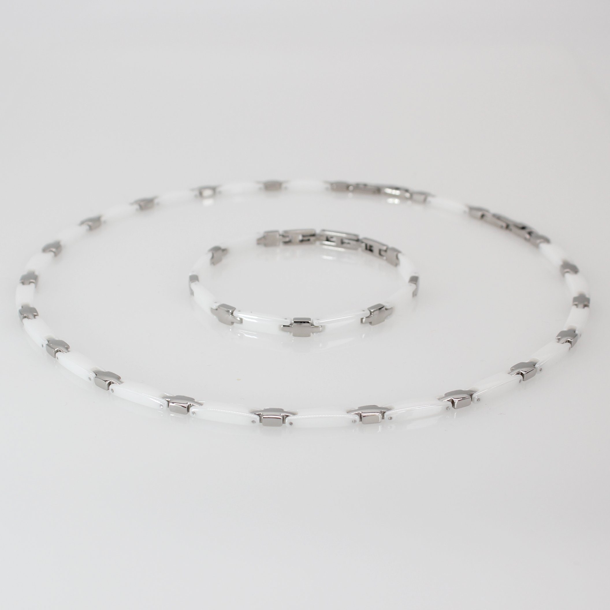 ELLAWIL Collier-Set Collier und Armband aus Keramik und Edelstahl Weiß, Silber (Kettenlänge 51 cm, Armbandlänge 20cm, Breite 6 mm), inklusive Geschenkschachtel