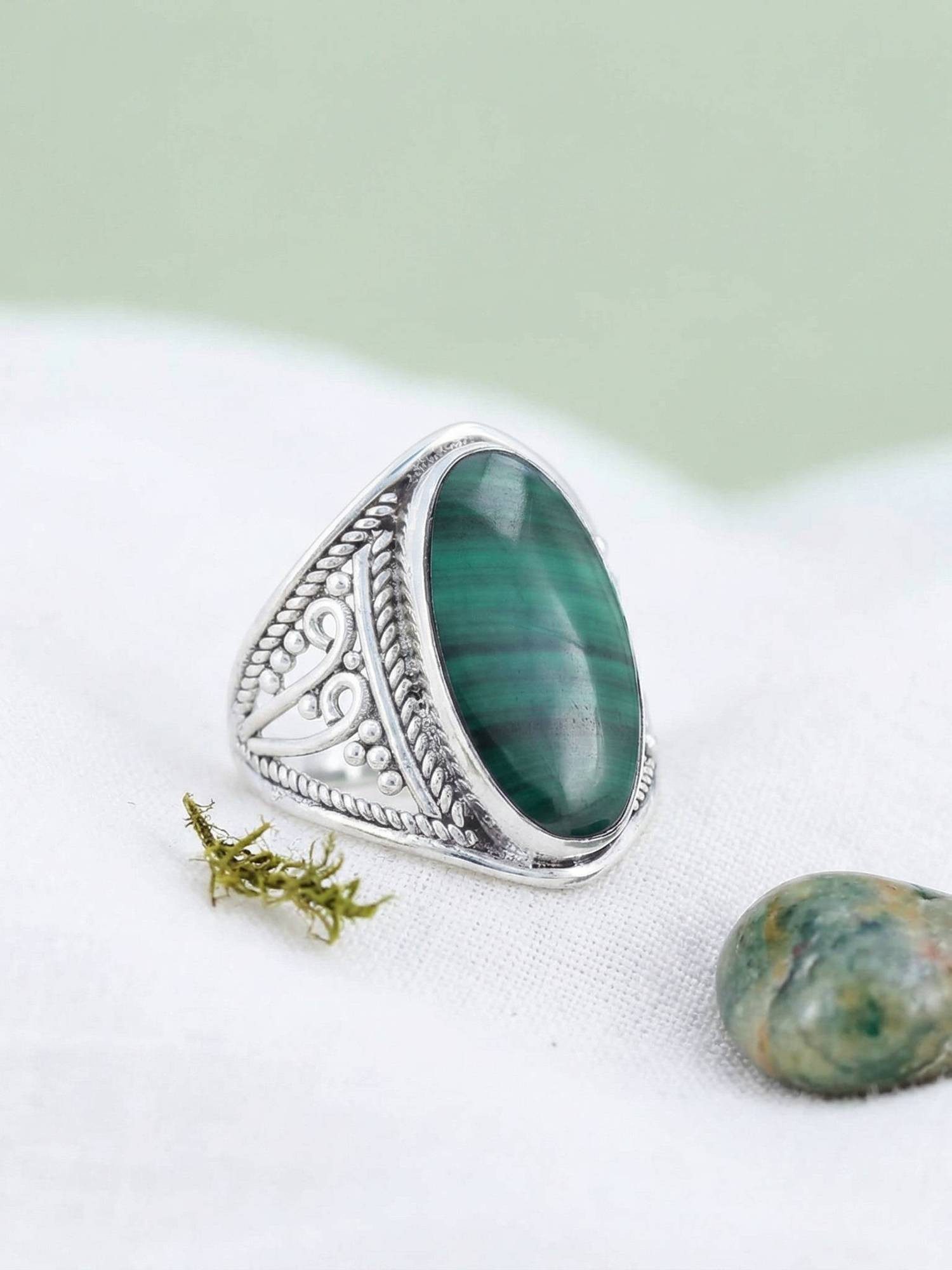 mantraroma Silberring DAHAB oval groß aus 925 Silber mit Malachit (Ring mit Schmuckbeutel), Damenring aus 925er Silber