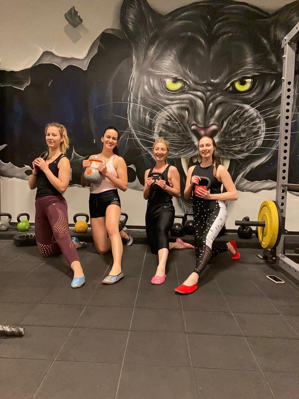 Beck Schläppchen Basic Glitzer Gymnastikschuh (bis Gr. 42 erhältlich, für Sport und Zuhause) mit rutschfester Gummi-Laufsohle