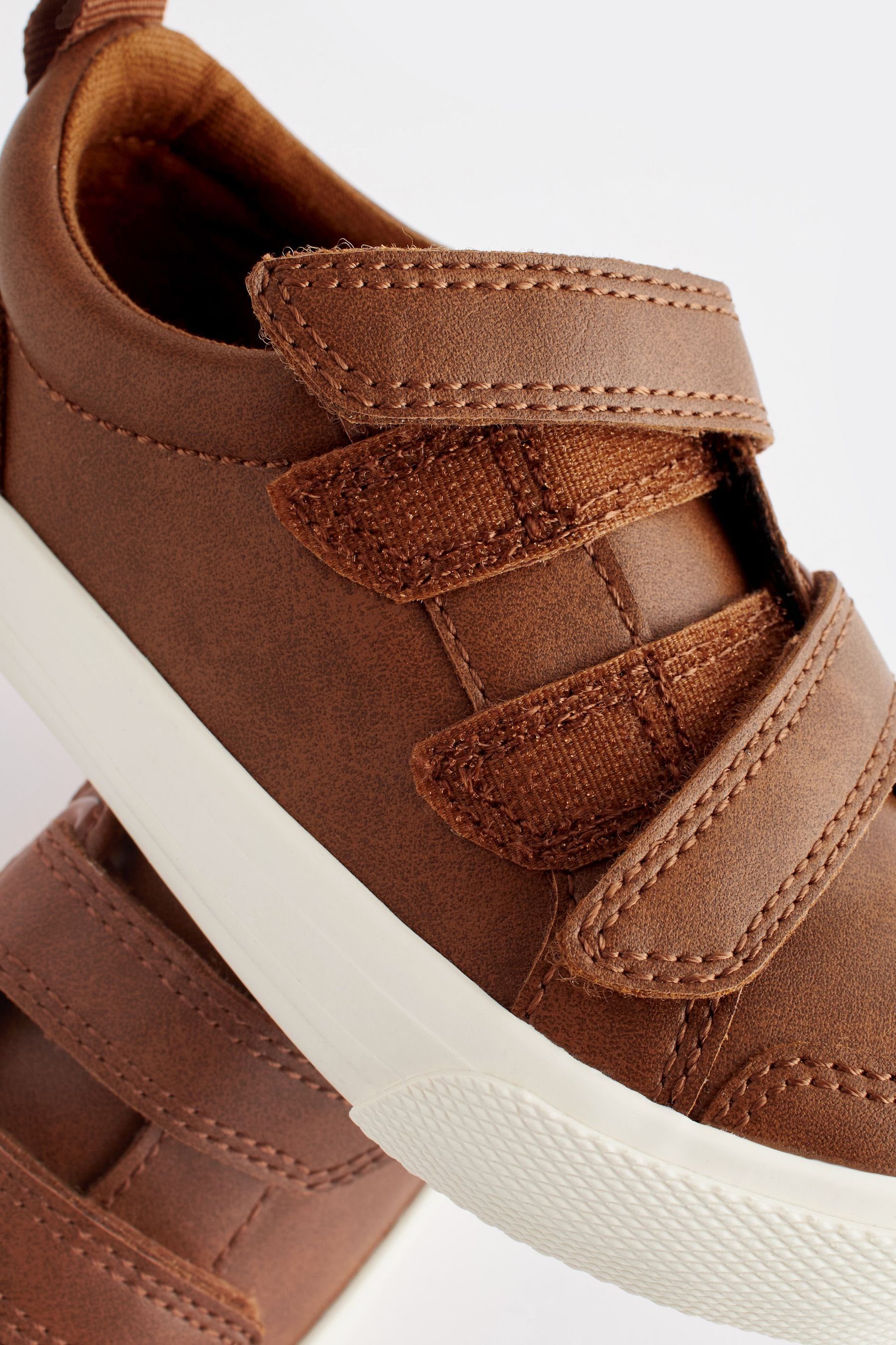 Next Schuhe mit Doppelklettverschluss, weite Passform Sneaker (1-tlg)