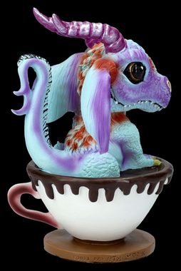 Figuren Shop GmbH Fantasy-Figur Drachenfigur in Tasse - Latte mit Eugene - Fantasy Dekofigur Drache