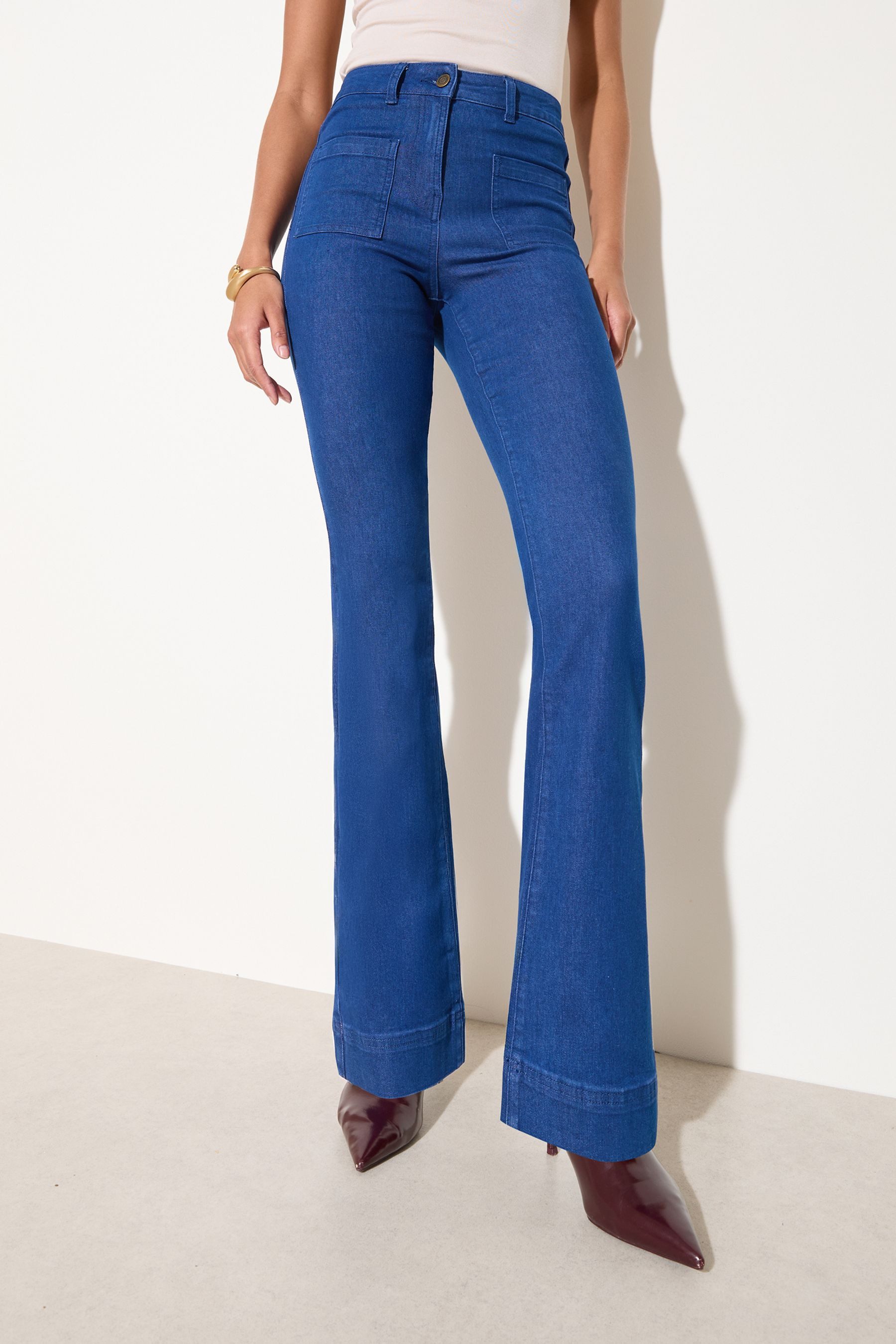 Taillenjeans Friends Like These Hochbund-Schlagjeans, Kurzgröße