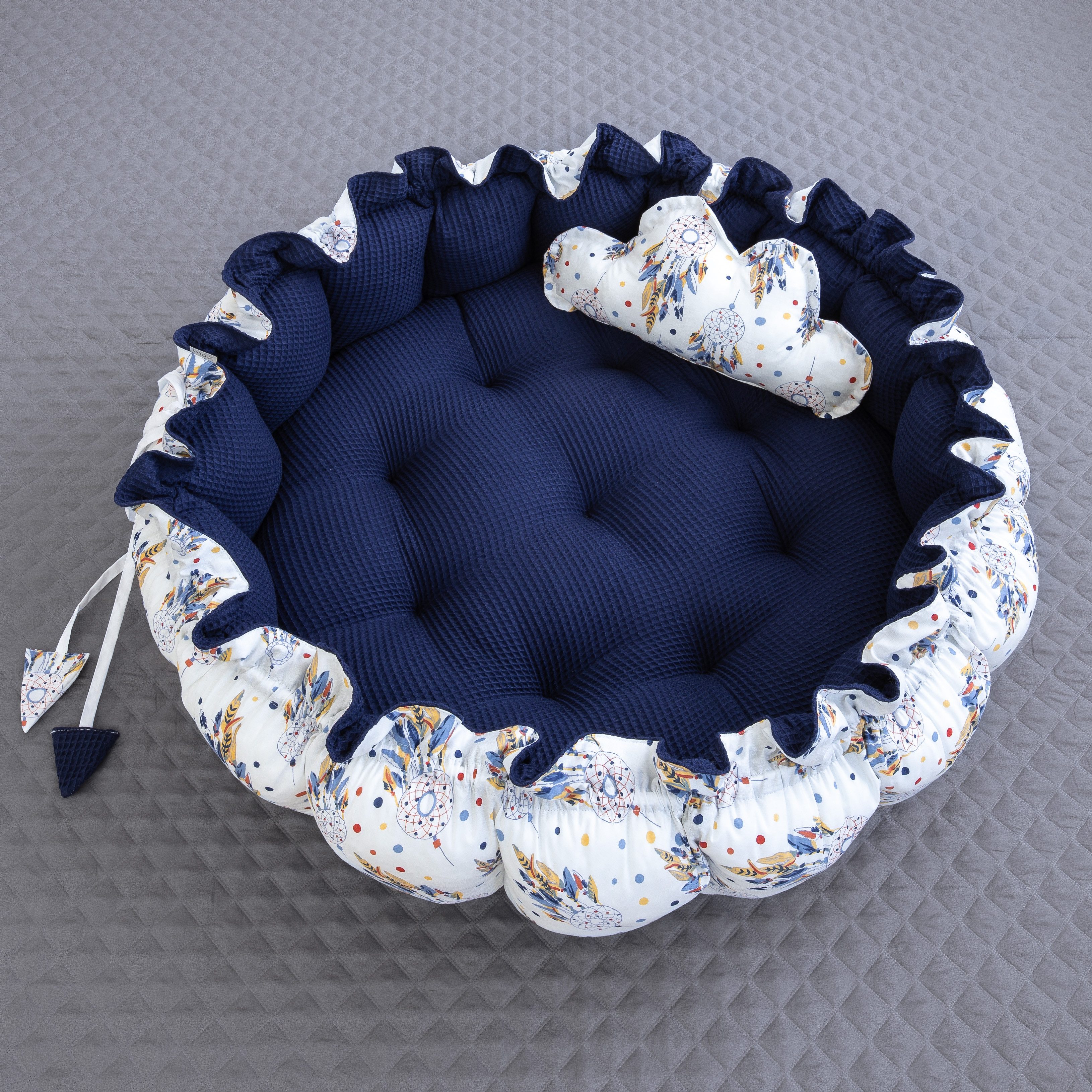 Loolay Bettnestchen Zweiseitig ENGELSNEST XXL Premium WAFFELPIQUE + Decke + Kissen, (Waffepique DUNKELBLAU/ Traumfänger ECRU Ausstattung SET, 2-tlg., Babynestchen Waffel Baumwolle BABYNEST Krabbeldecke Reisebett), Babynestchen Waffel Baumwolle BABYNEST Spielmatte Krabbeldecke