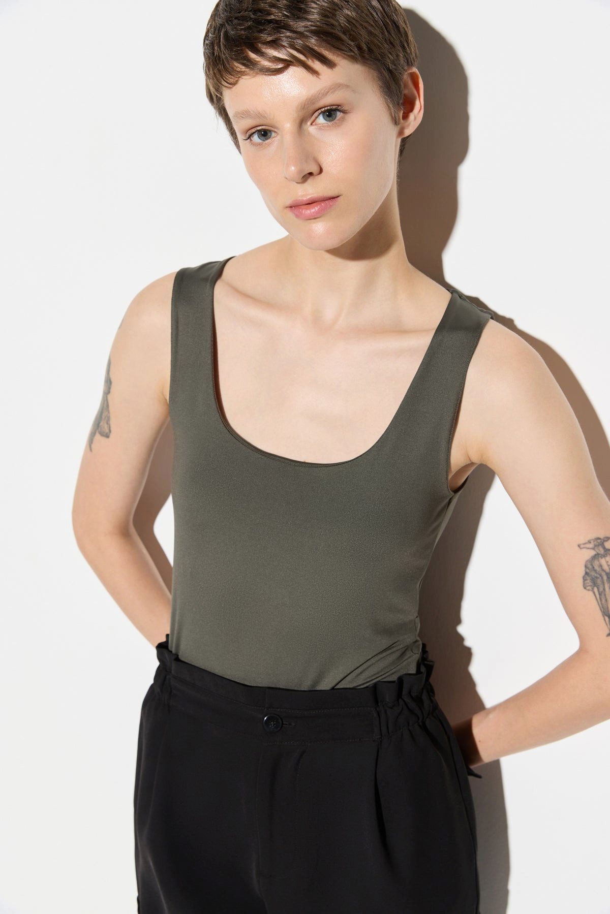 Blusentop Bluse mit eckigem Ausschnitt und breiten Trägern